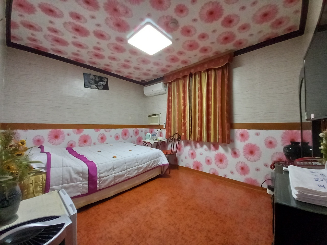 room detail thumbnail 0