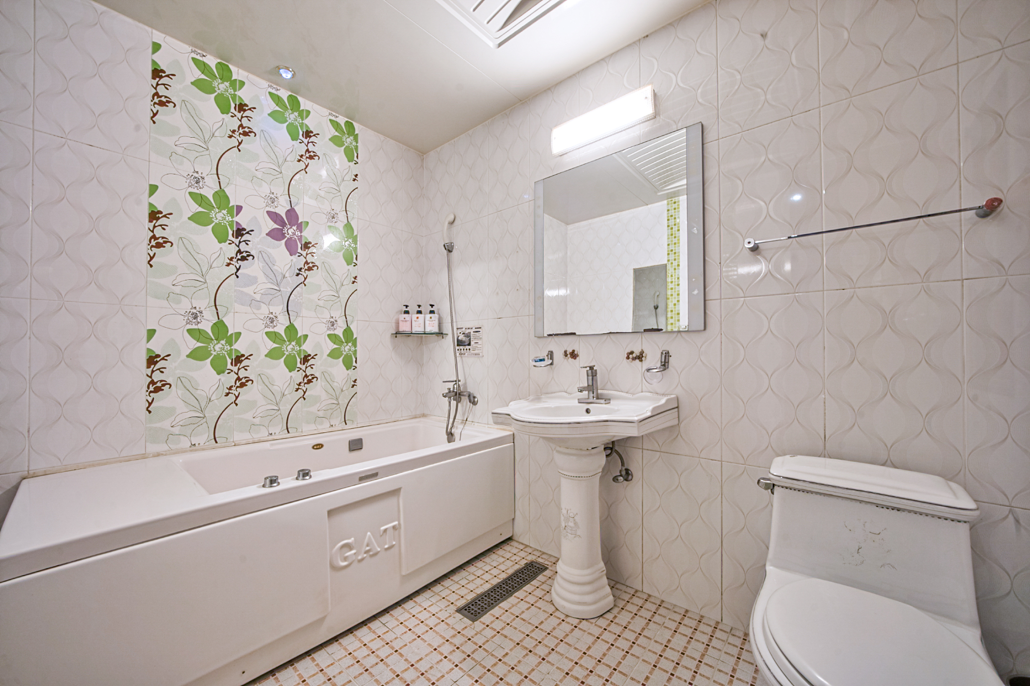 room detail thumbnail 1