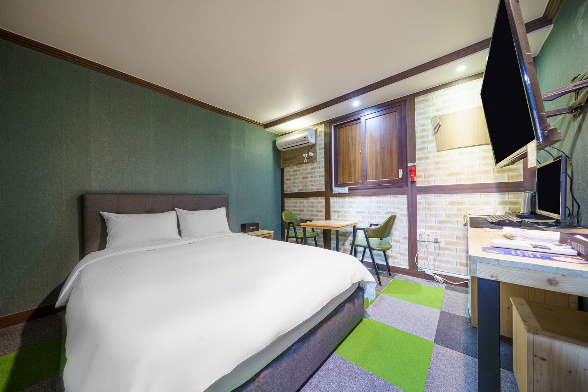 room detail thumbnail 0