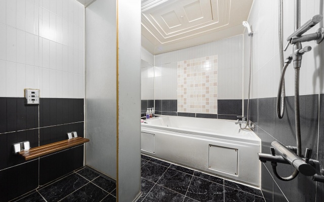 room detail thumbnail 1