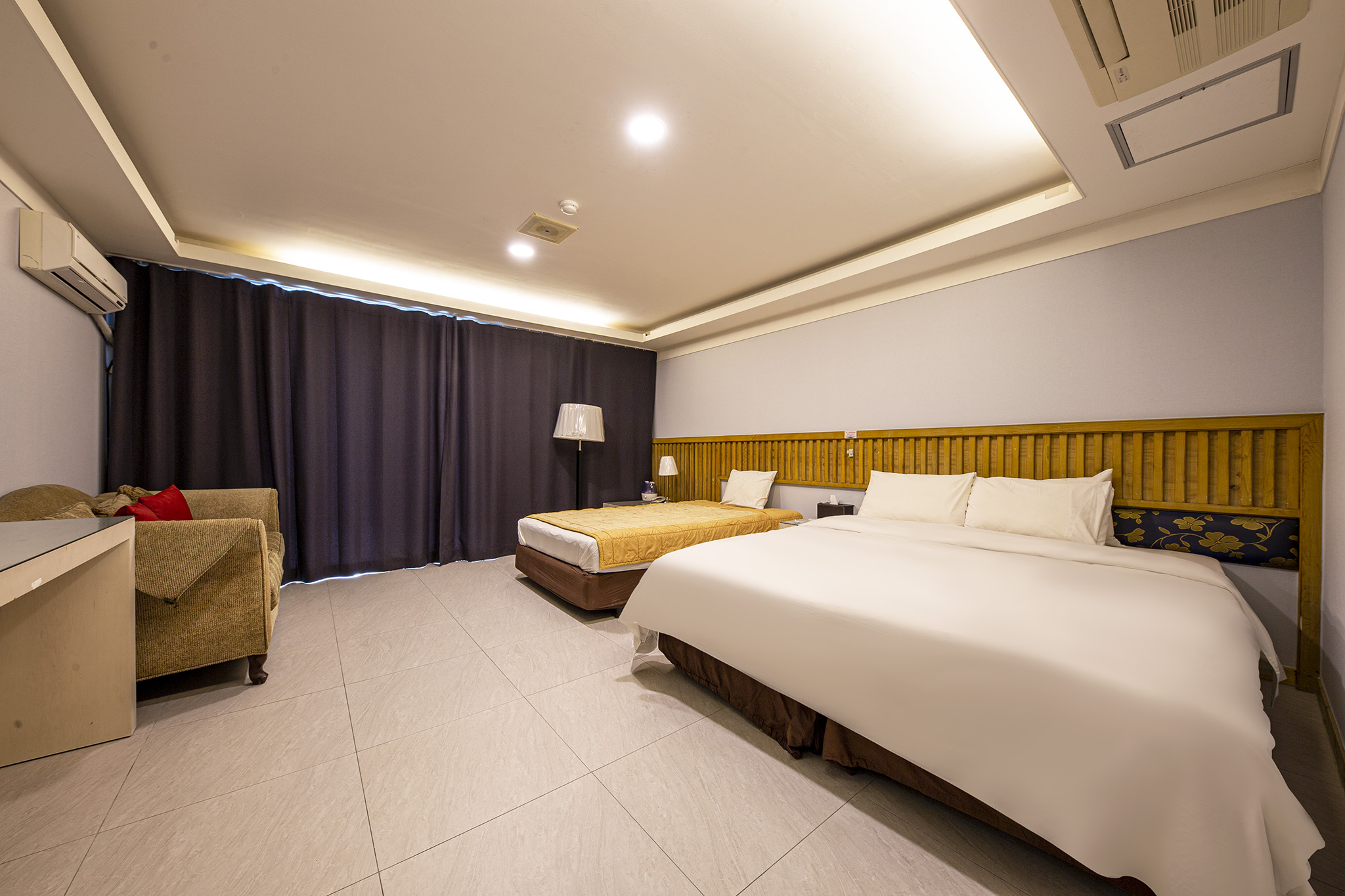 room detail thumbnail 0