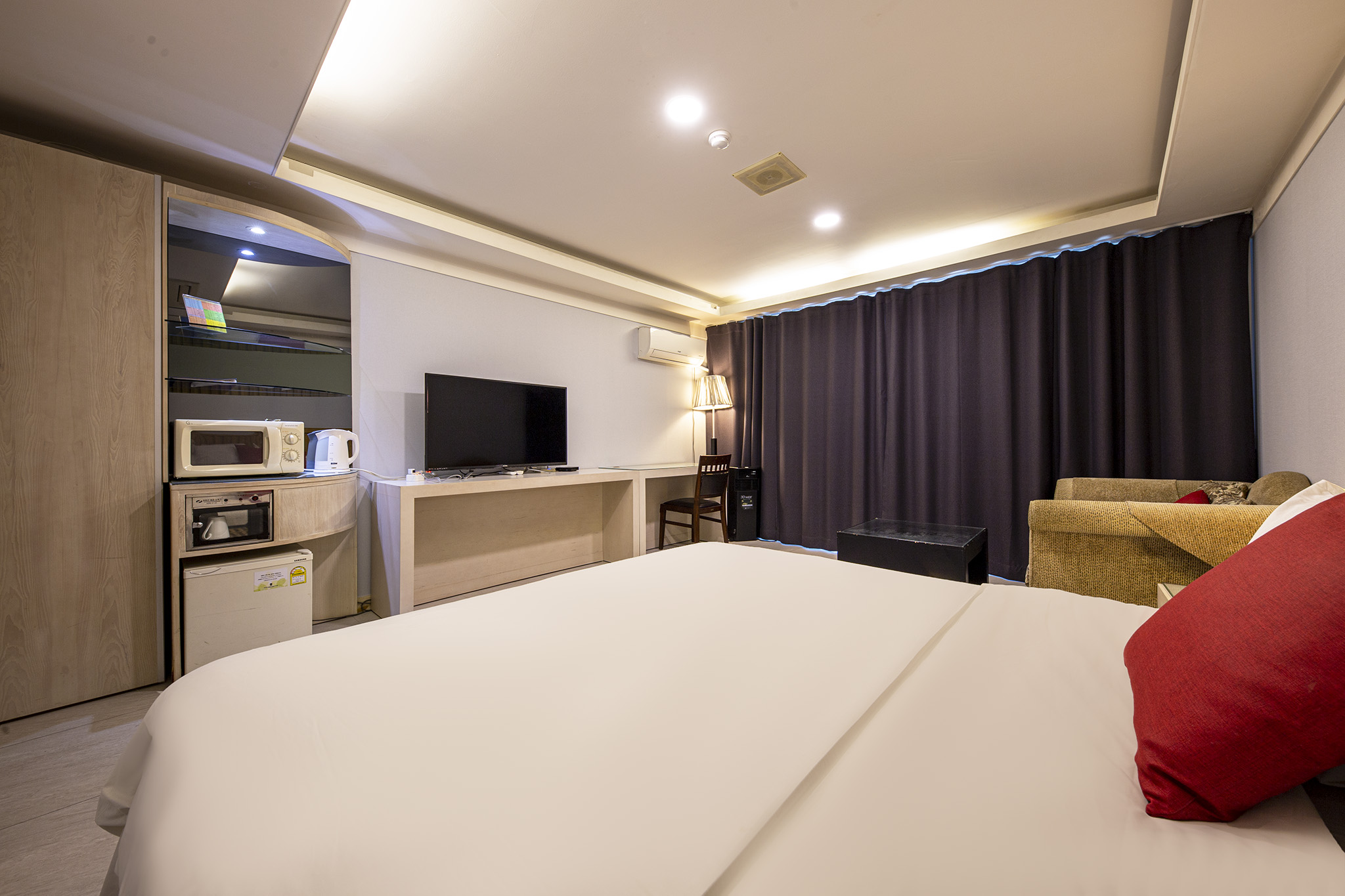 room detail thumbnail 2