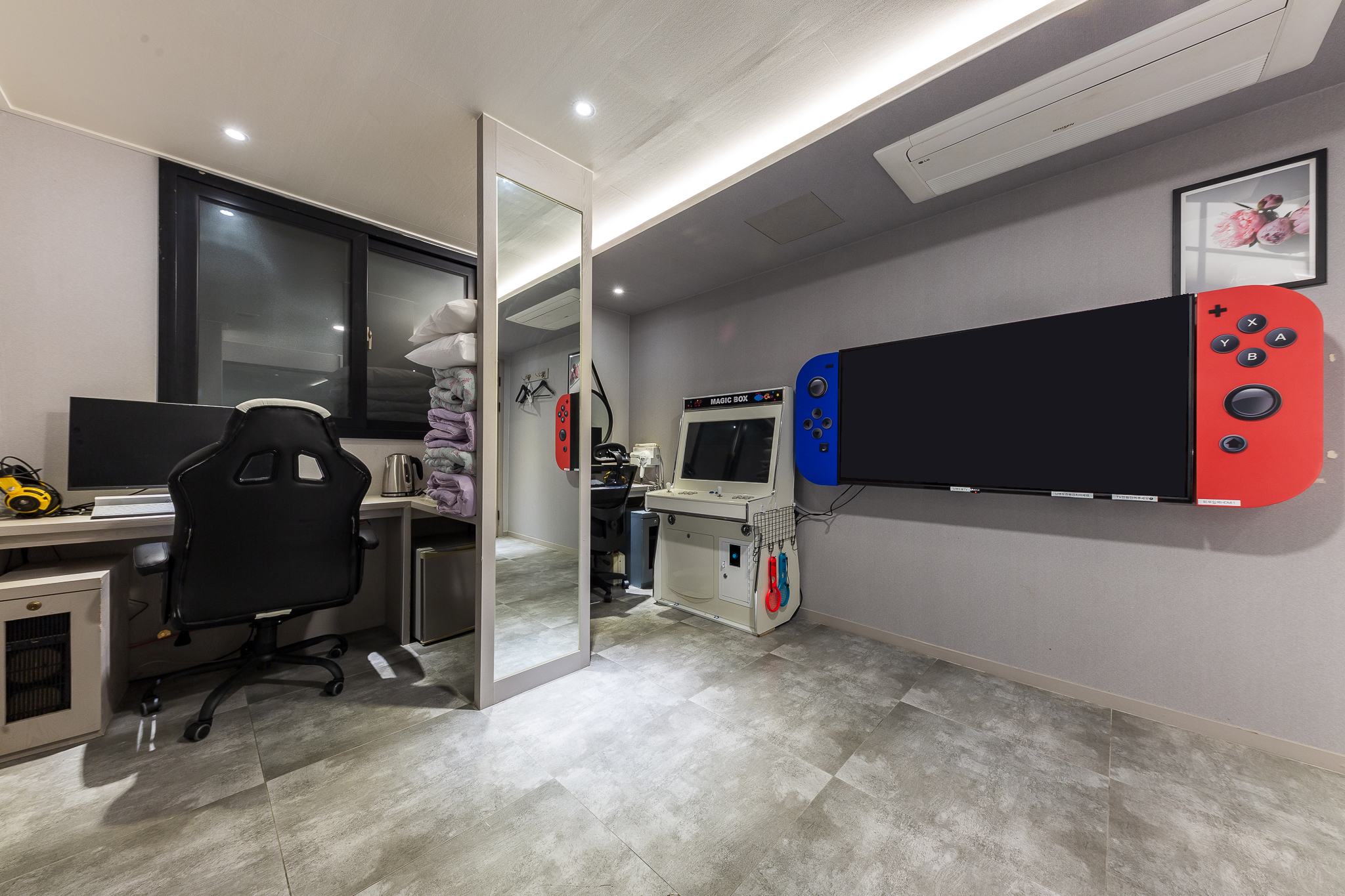 room detail thumbnail 1