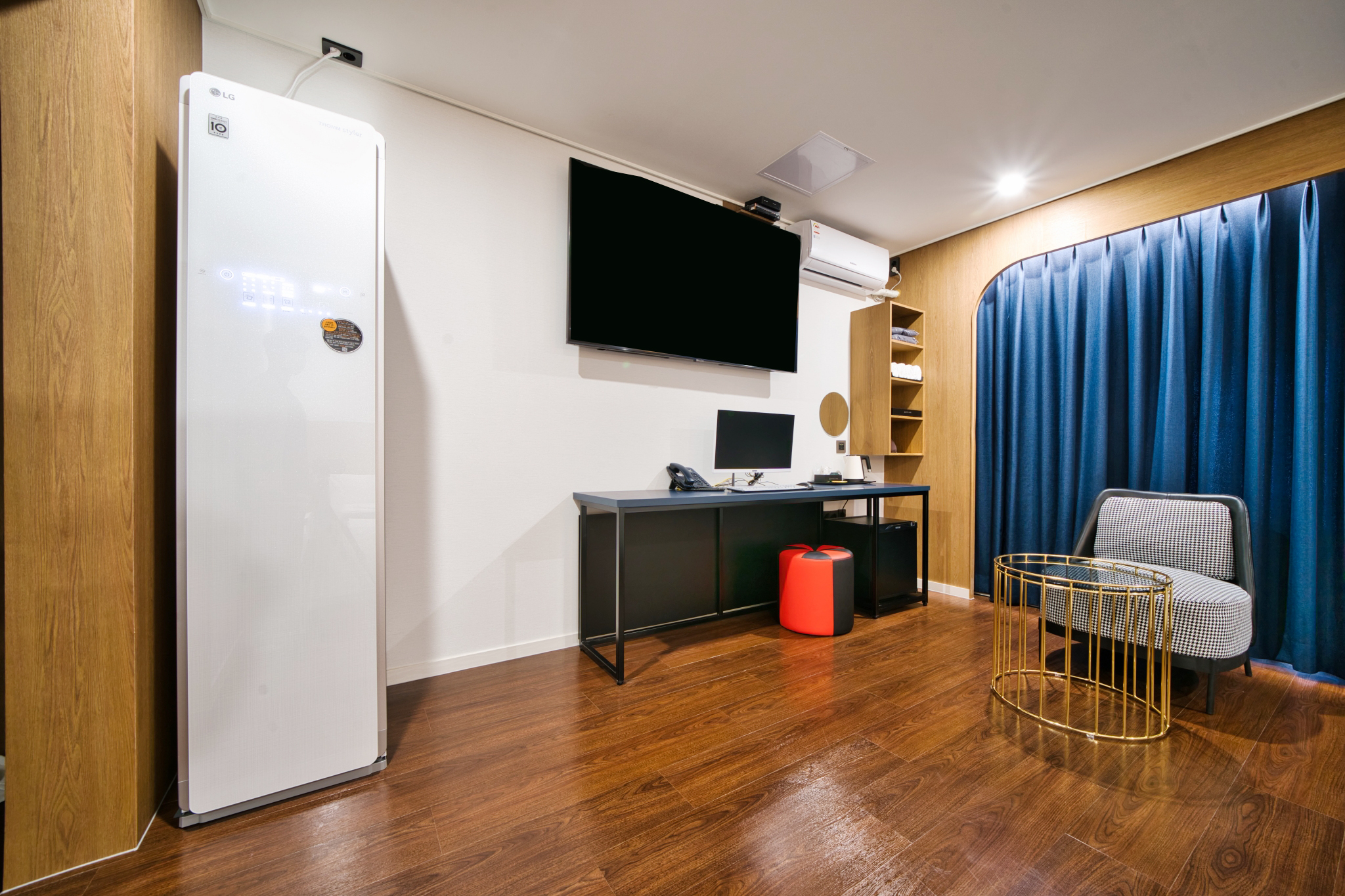 room detail thumbnail 2