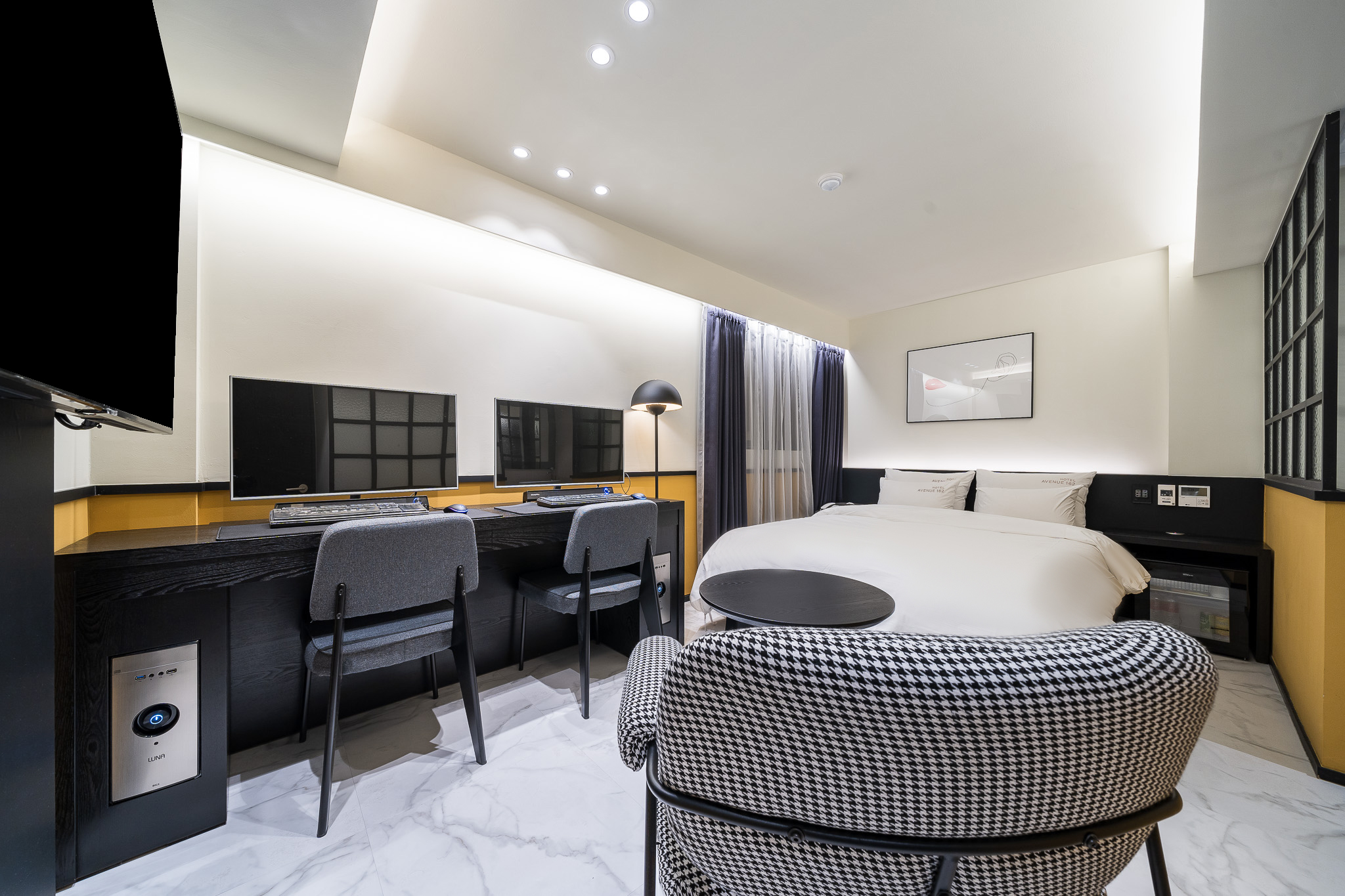 room detail thumbnail 0