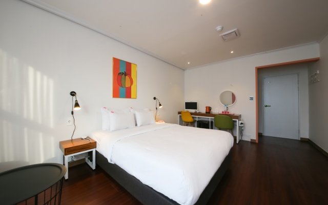 room detail thumbnail 1