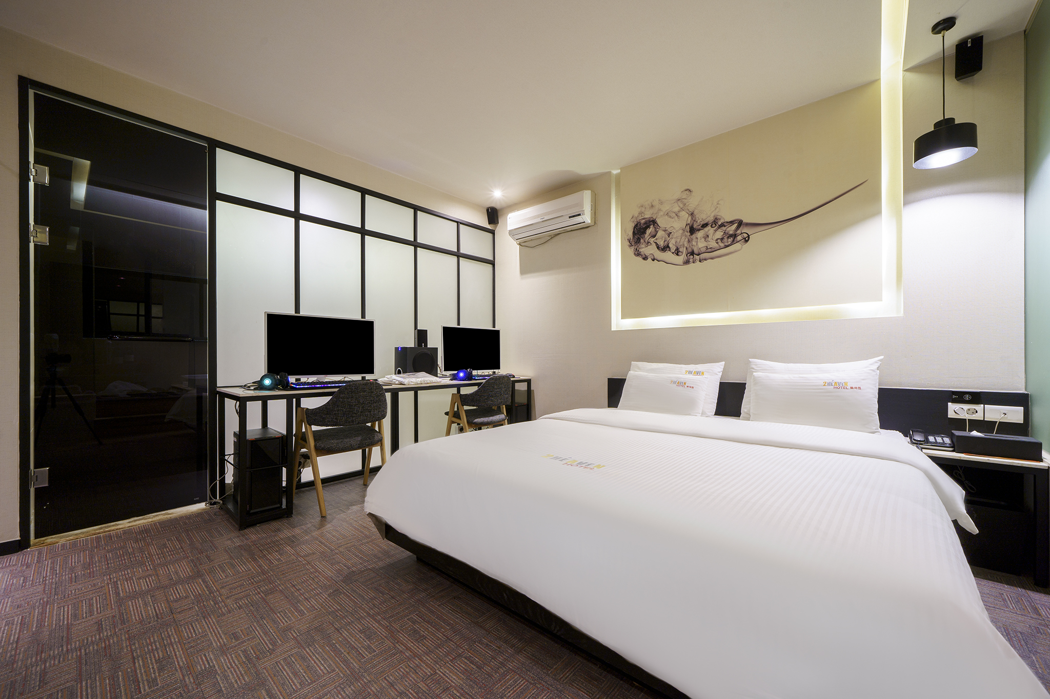 room detail thumbnail 2