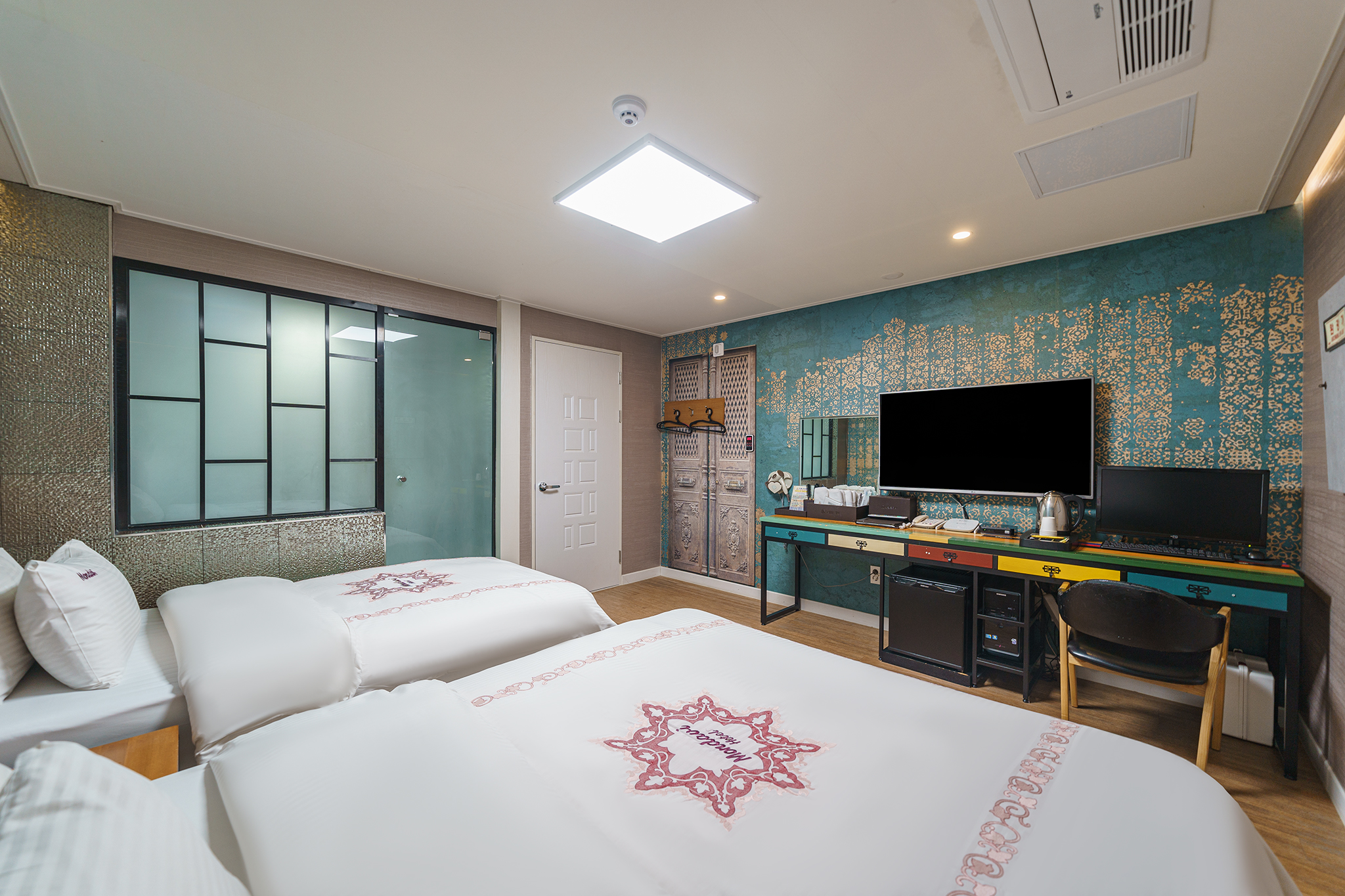 room detail thumbnail 2