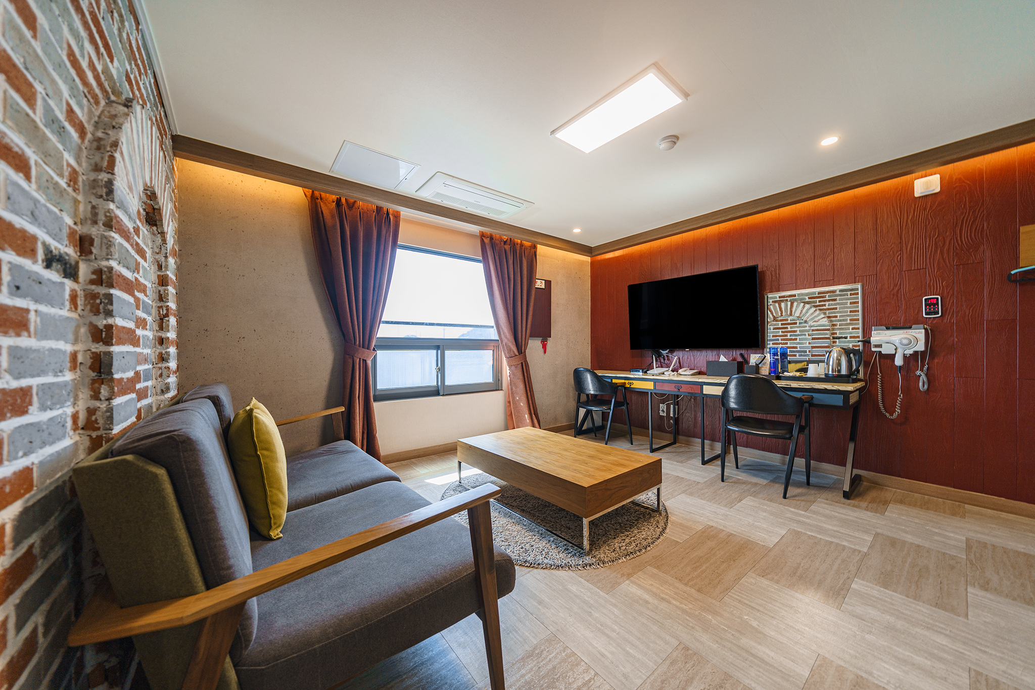 room detail thumbnail 1