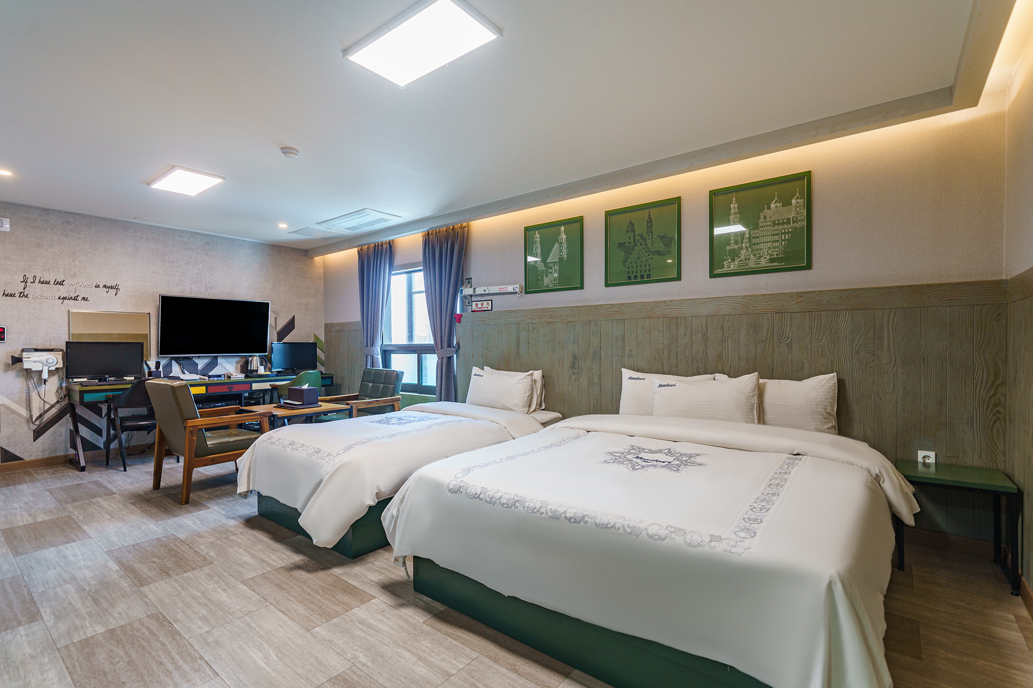 room detail thumbnail 2