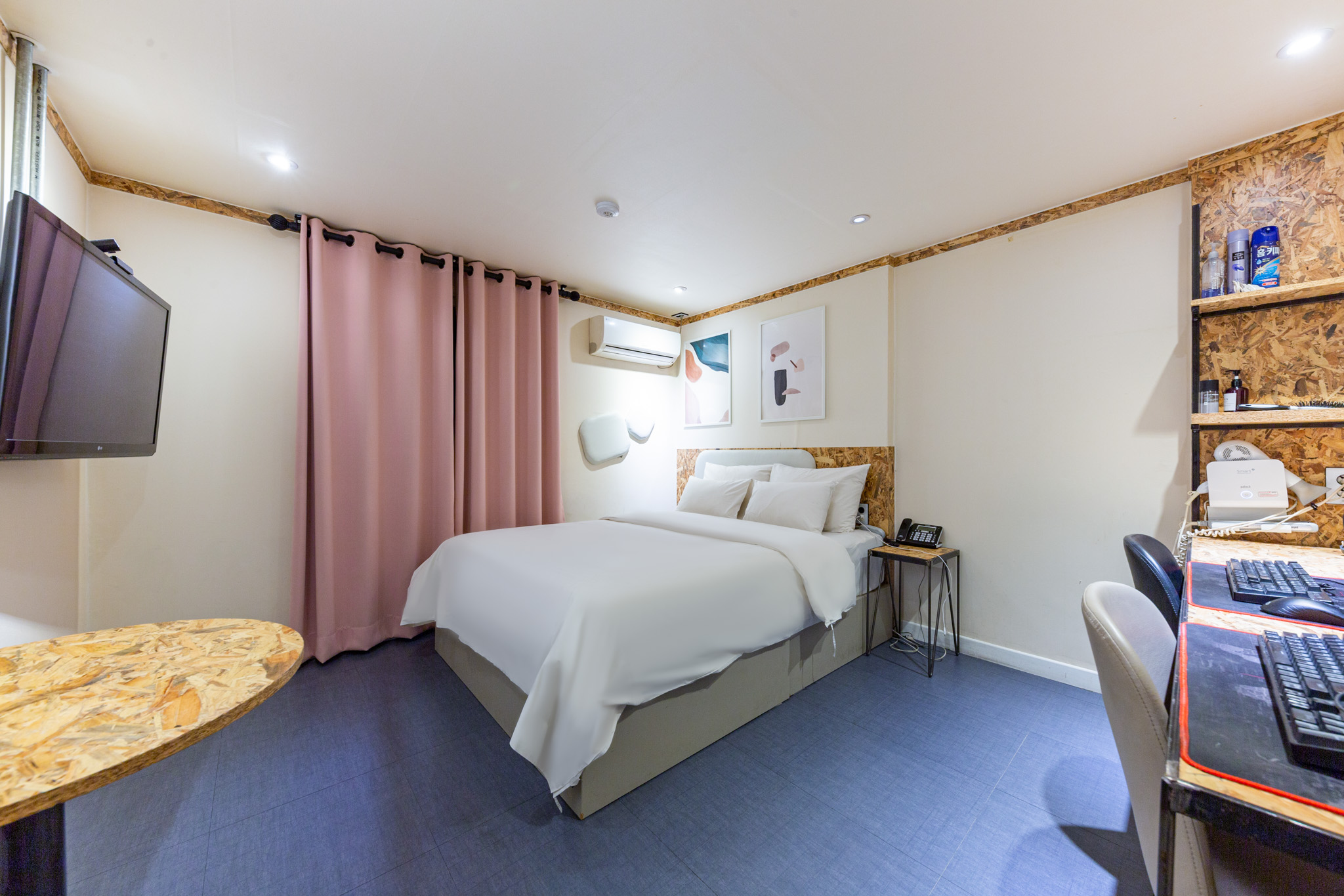 room detail thumbnail 0