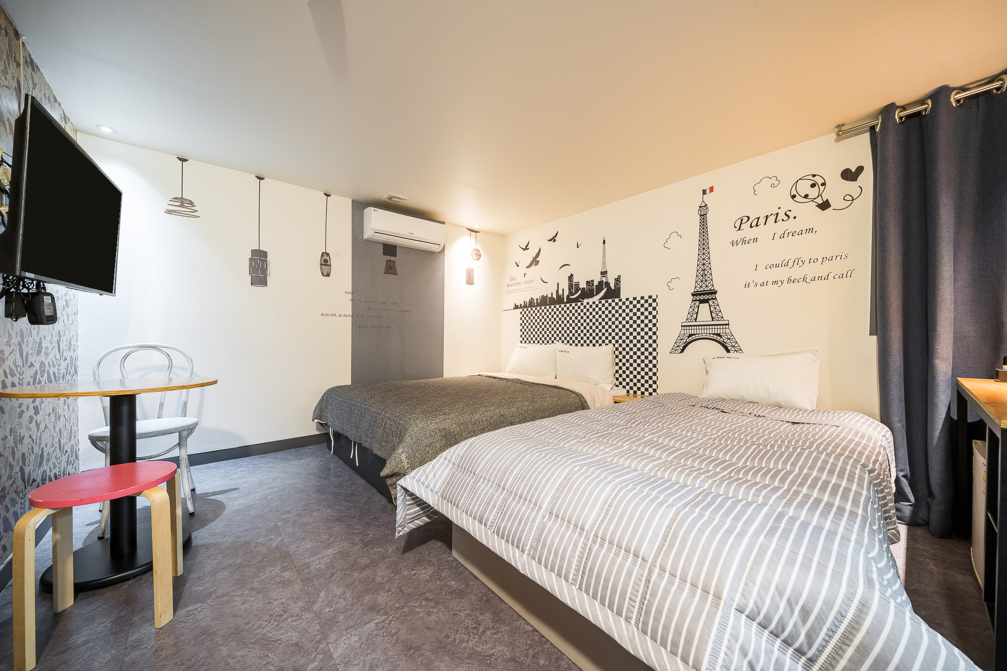 room detail thumbnail 2