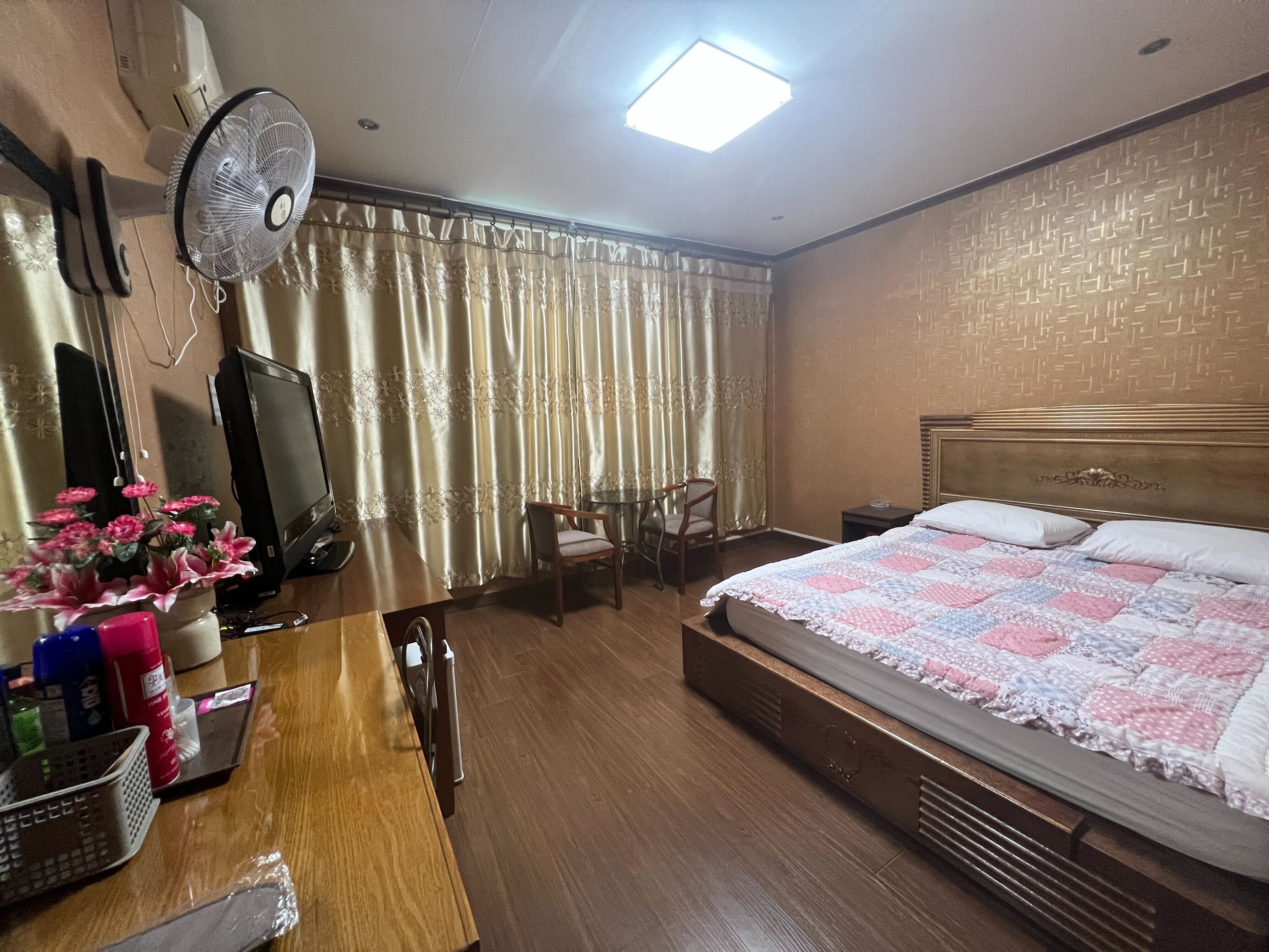 room detail thumbnail 0