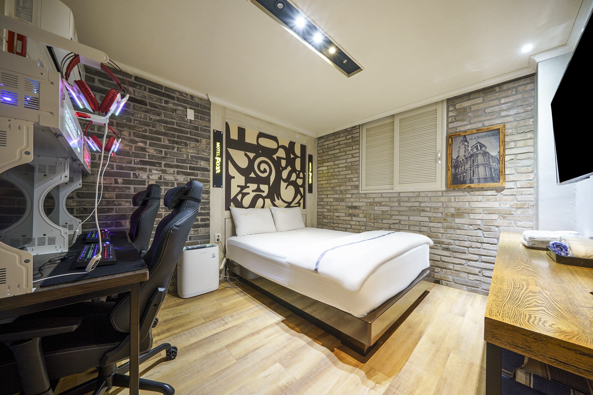 room detail thumbnail 2