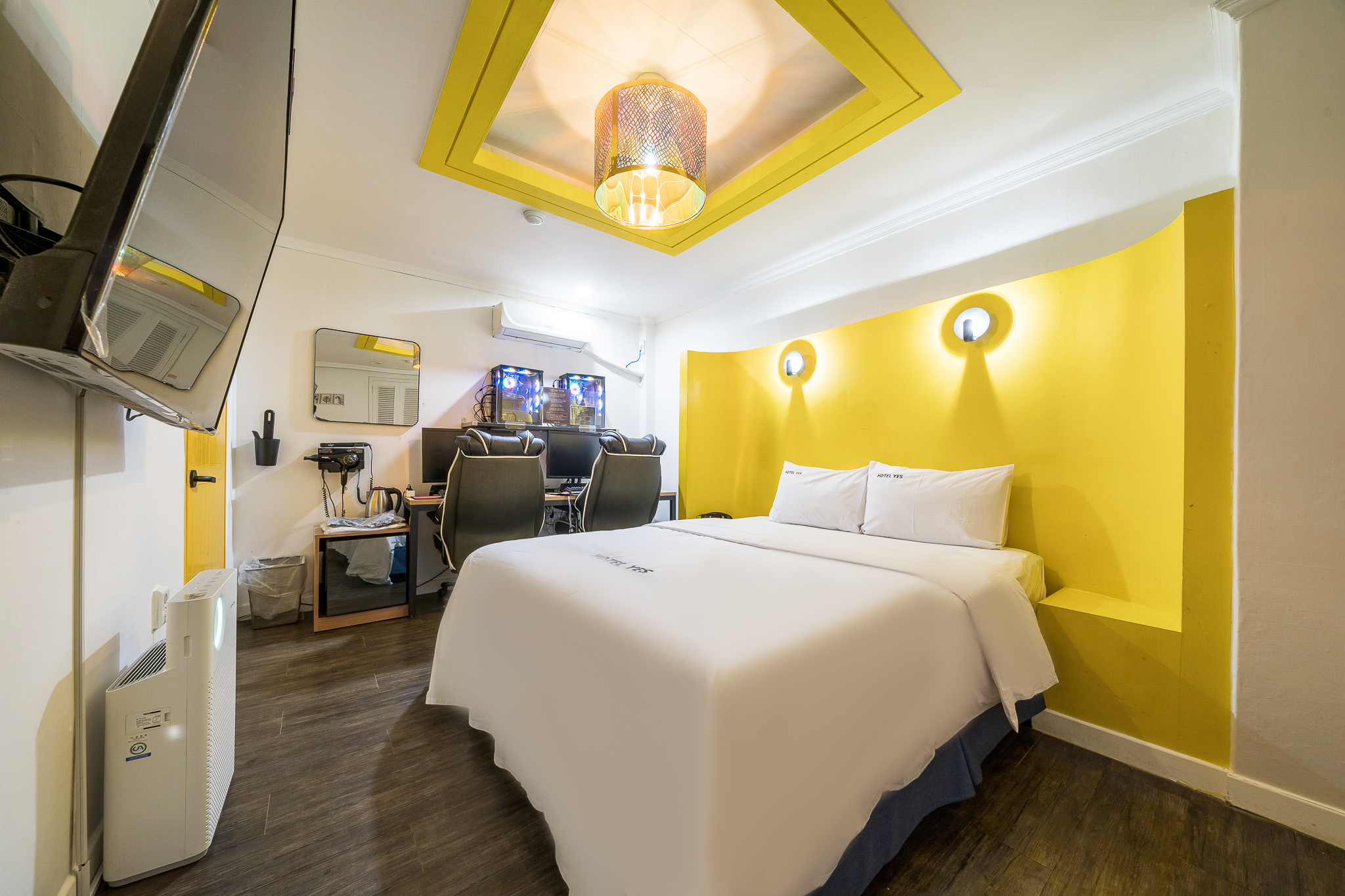 room detail thumbnail 2