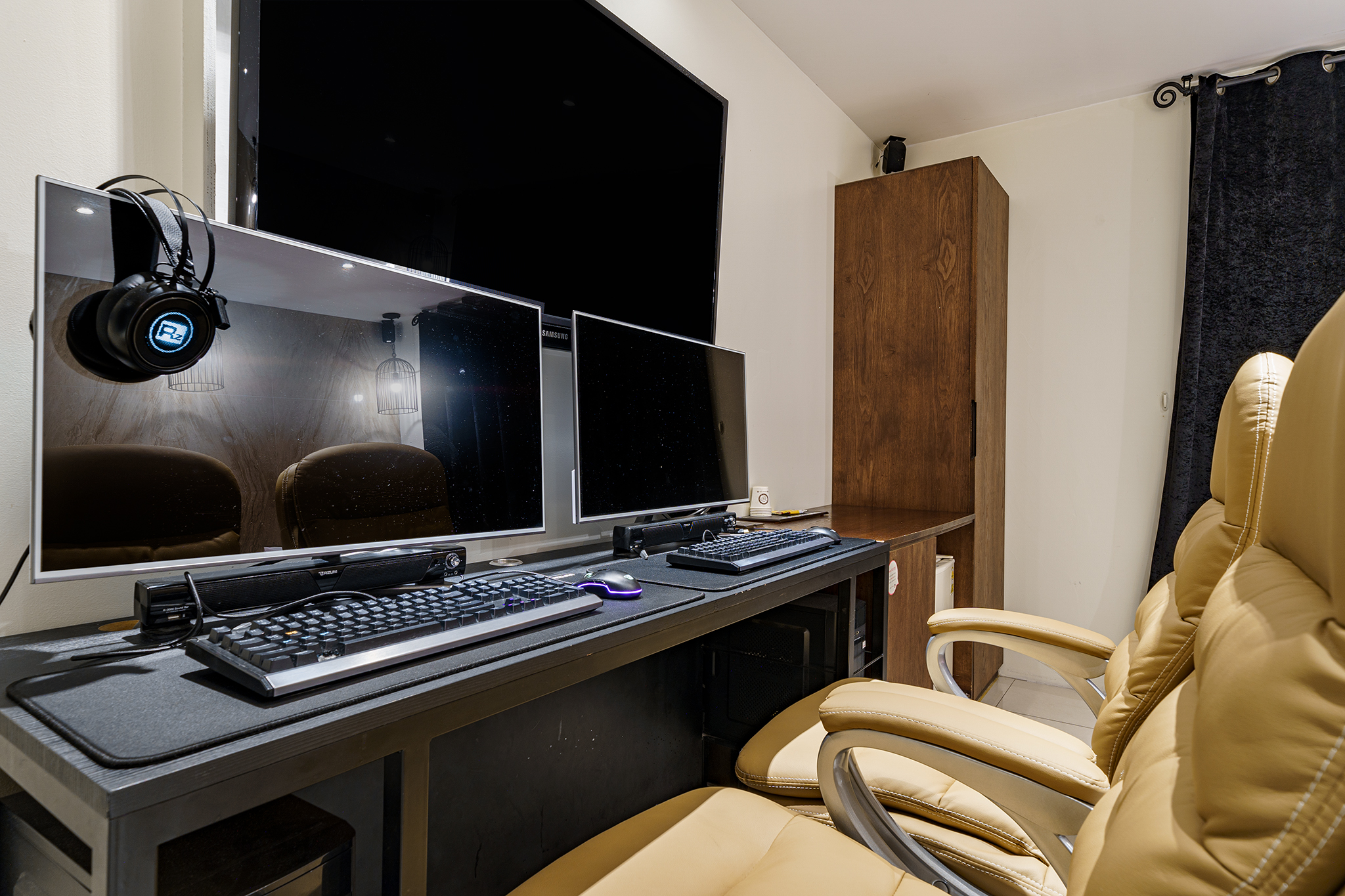 room detail thumbnail 2