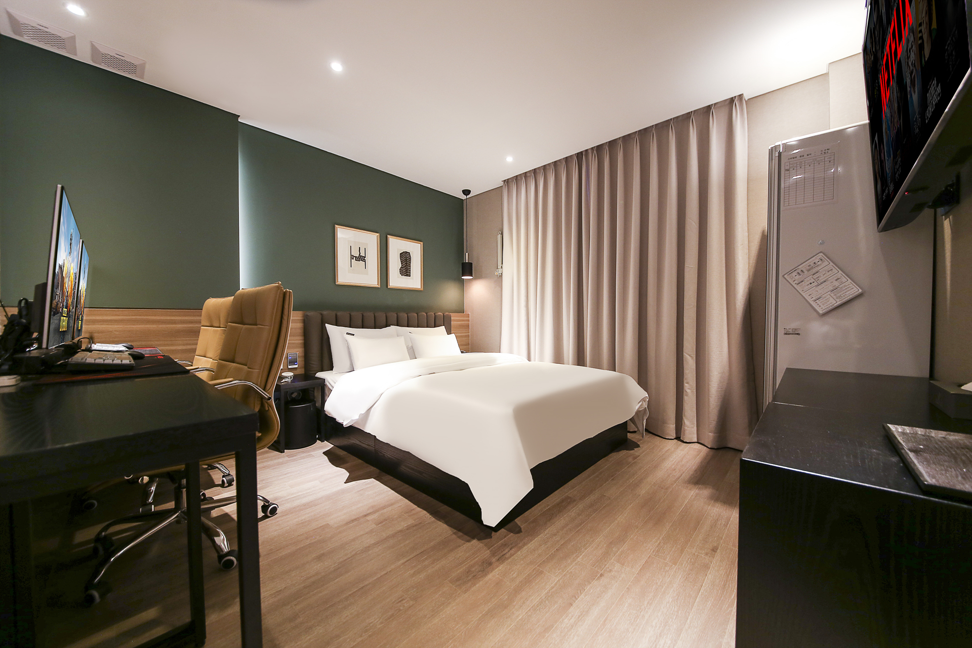 room detail thumbnail 0