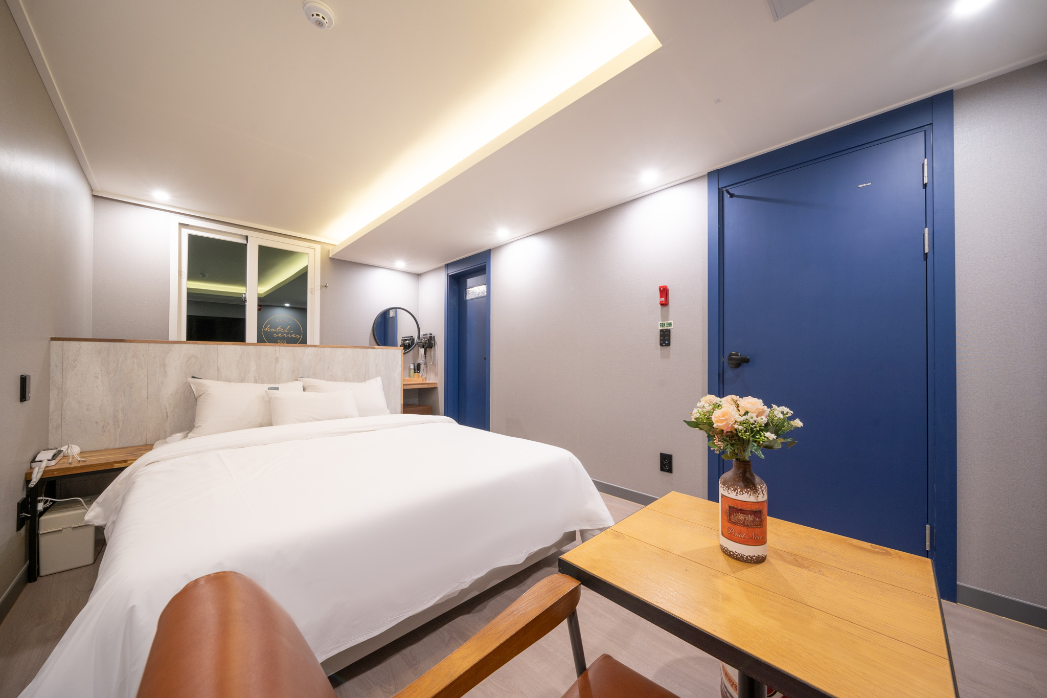 room detail thumbnail 2