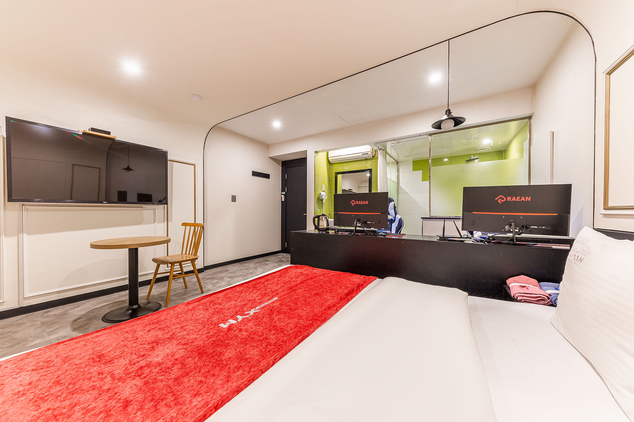 room detail thumbnail 2