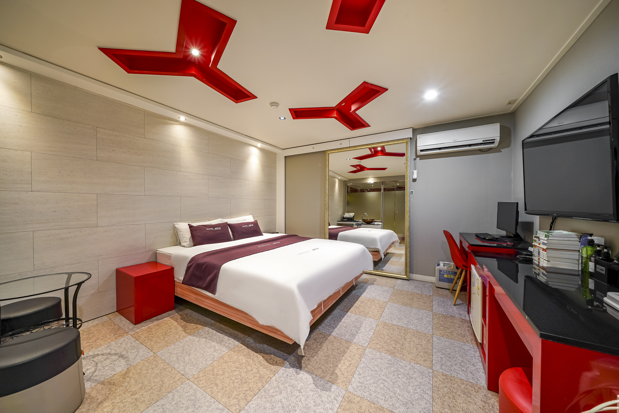 room detail thumbnail 0