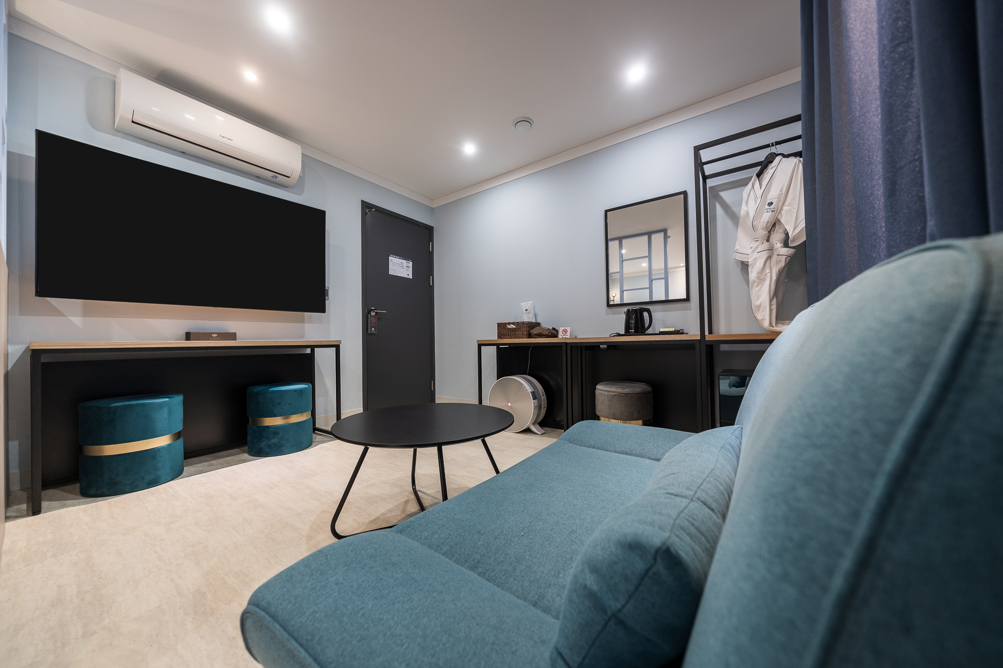 room detail thumbnail 1