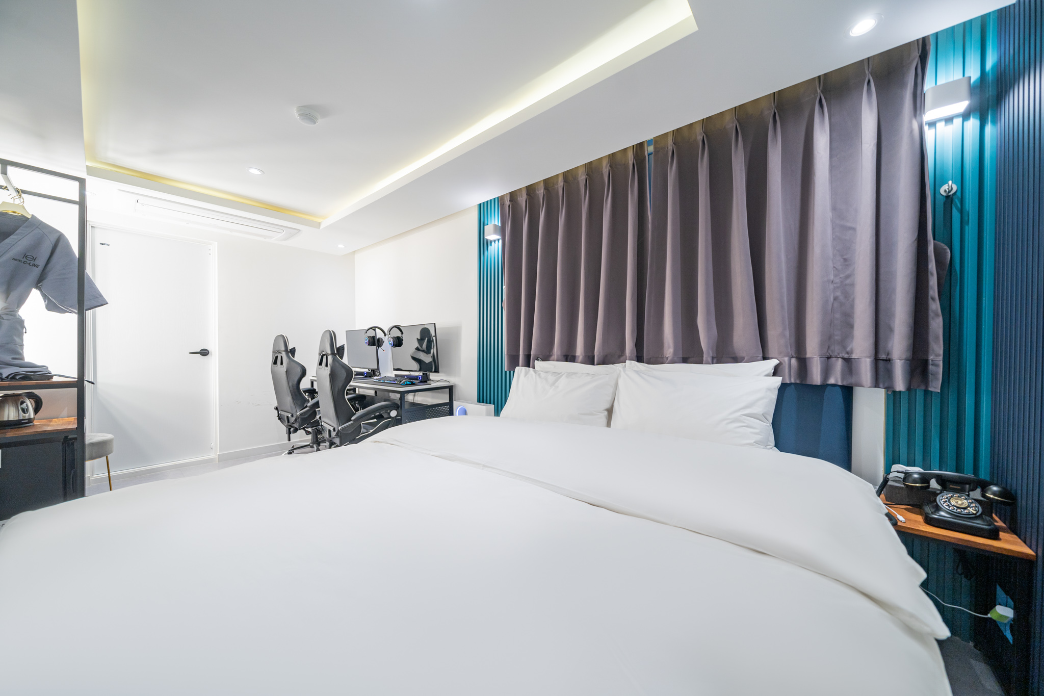 room detail thumbnail 2