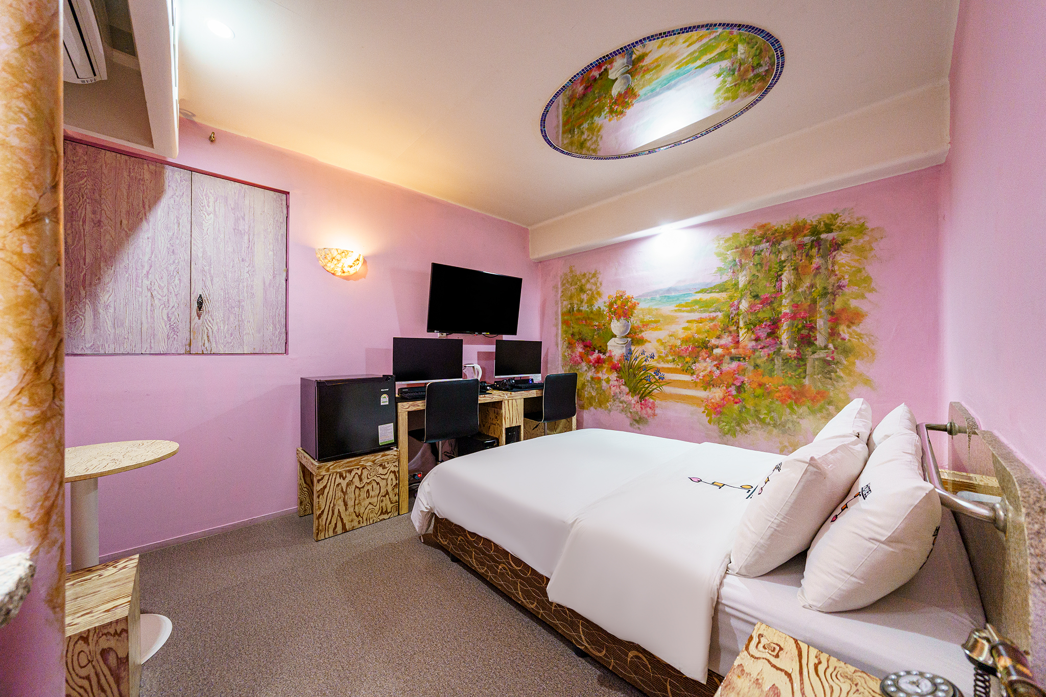 room detail thumbnail 0