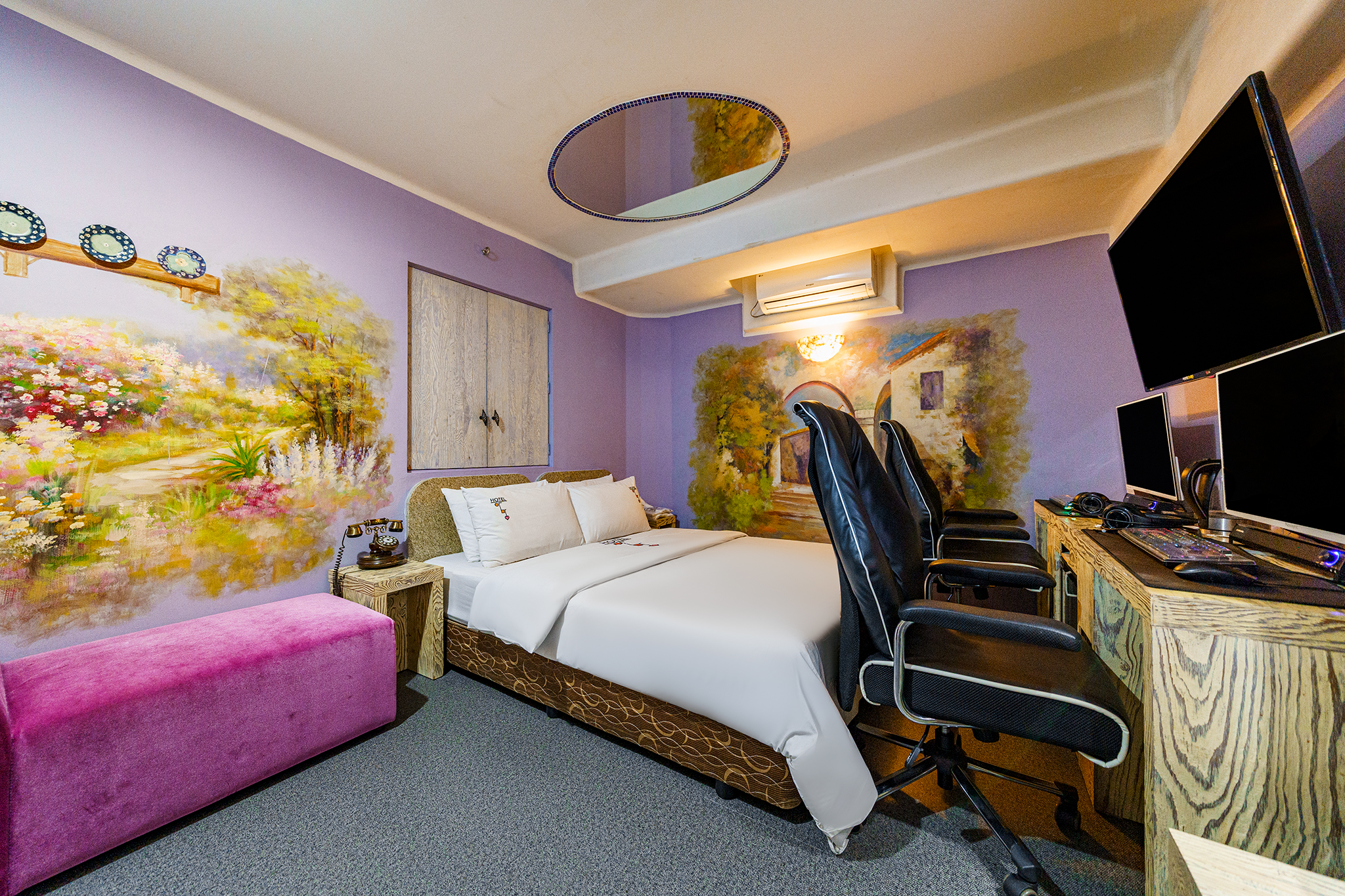 room detail thumbnail 0