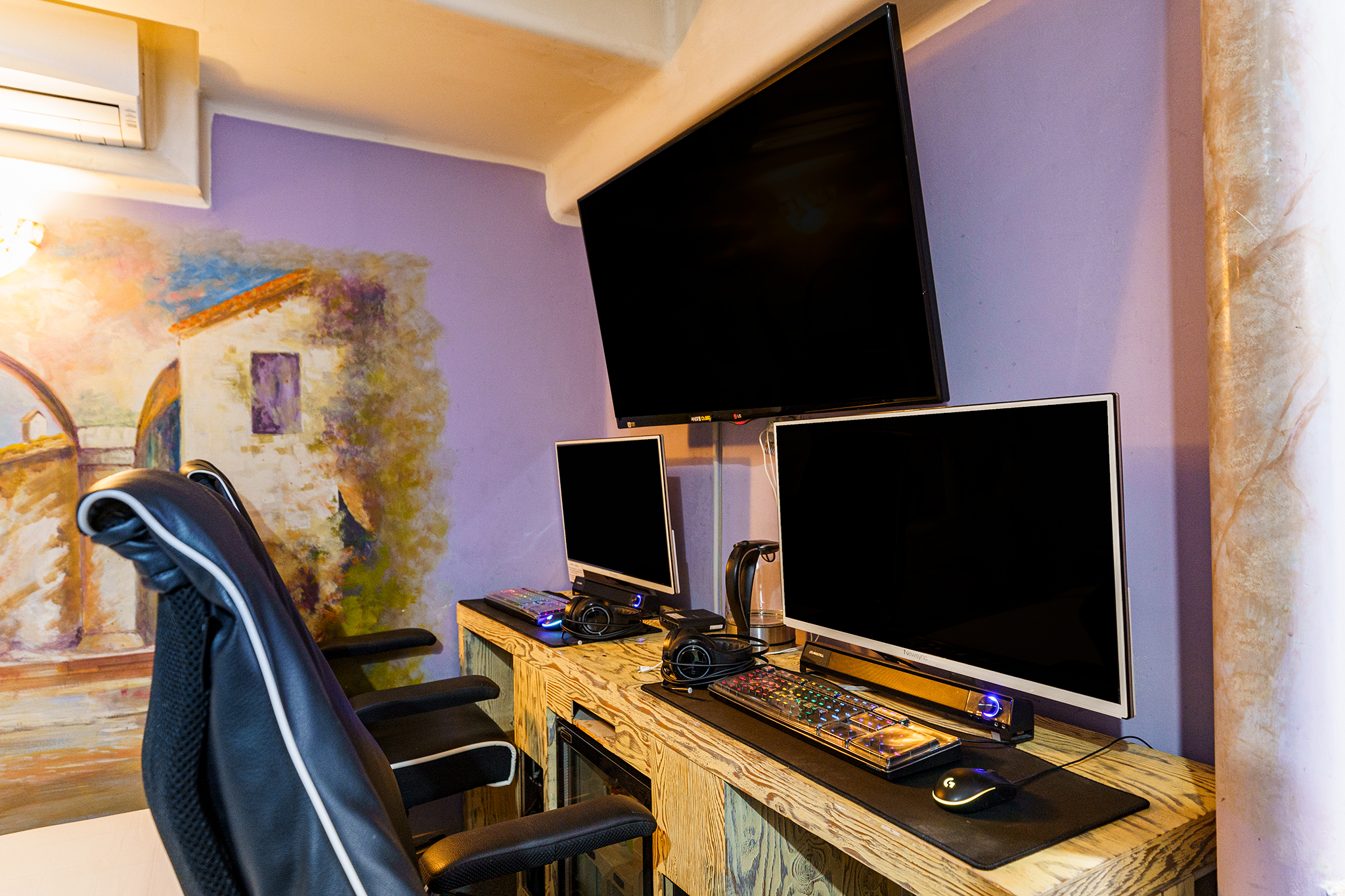 room detail thumbnail 2