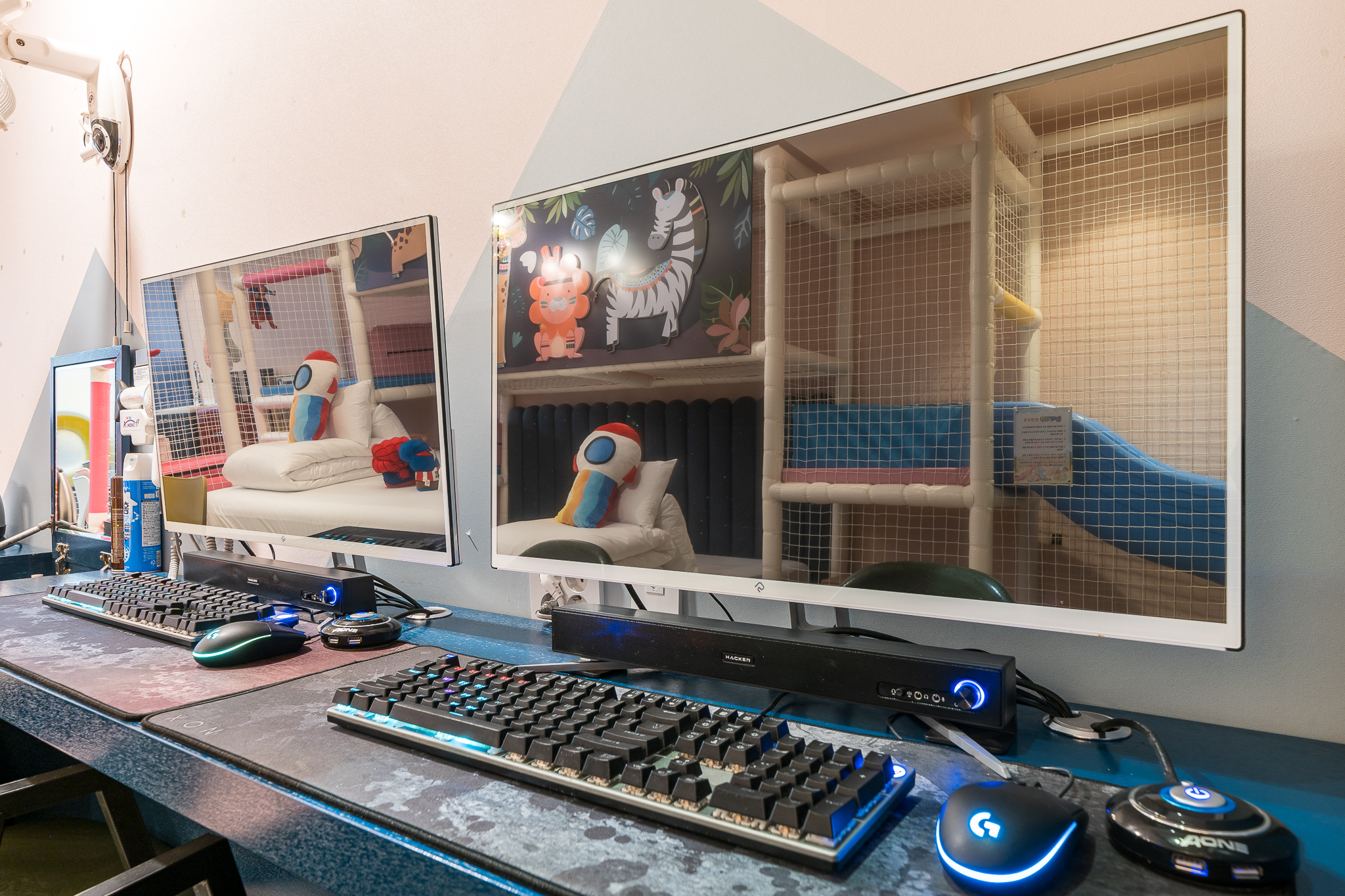 room detail thumbnail 2