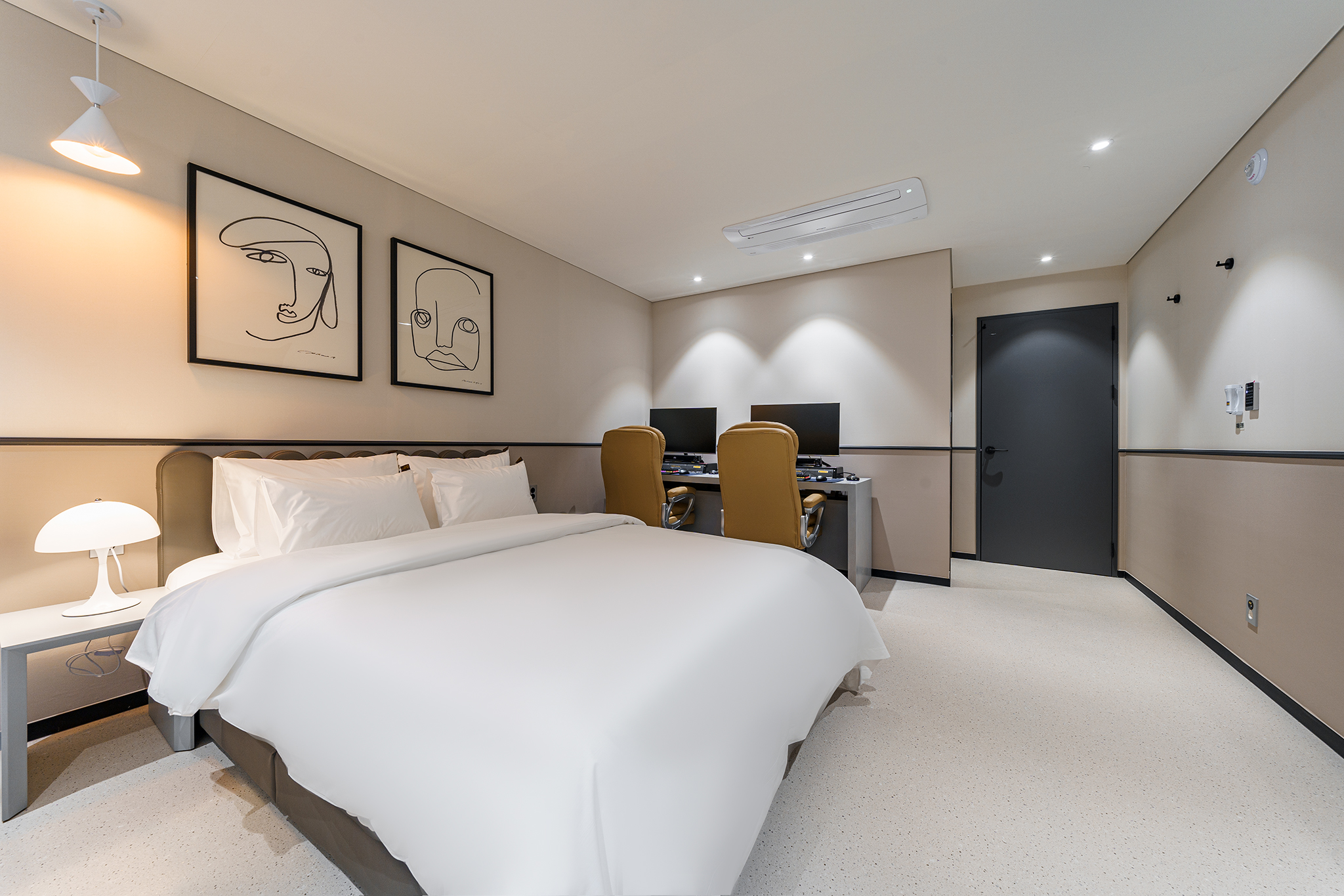 room detail thumbnail 0