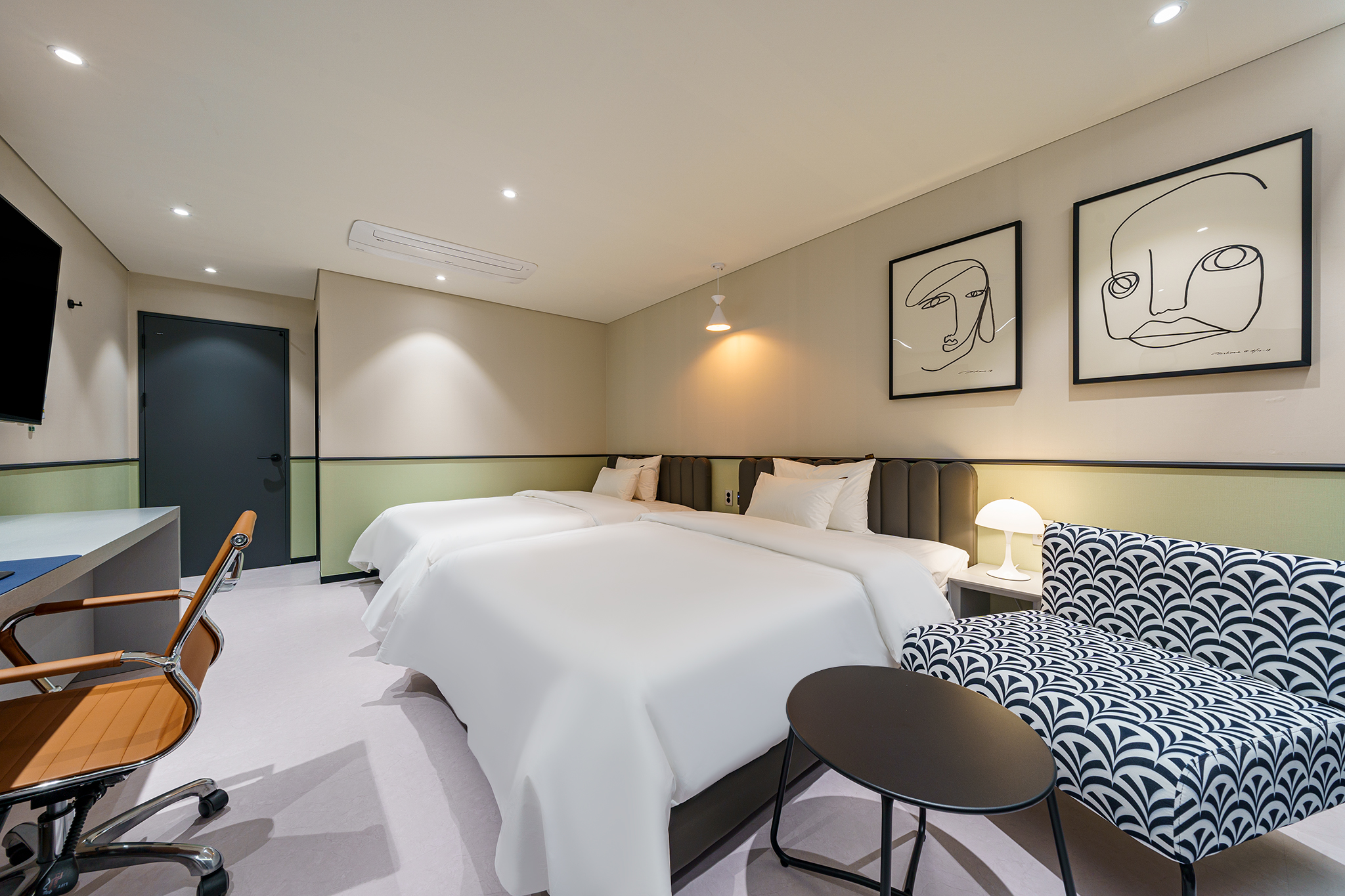 room detail thumbnail 1