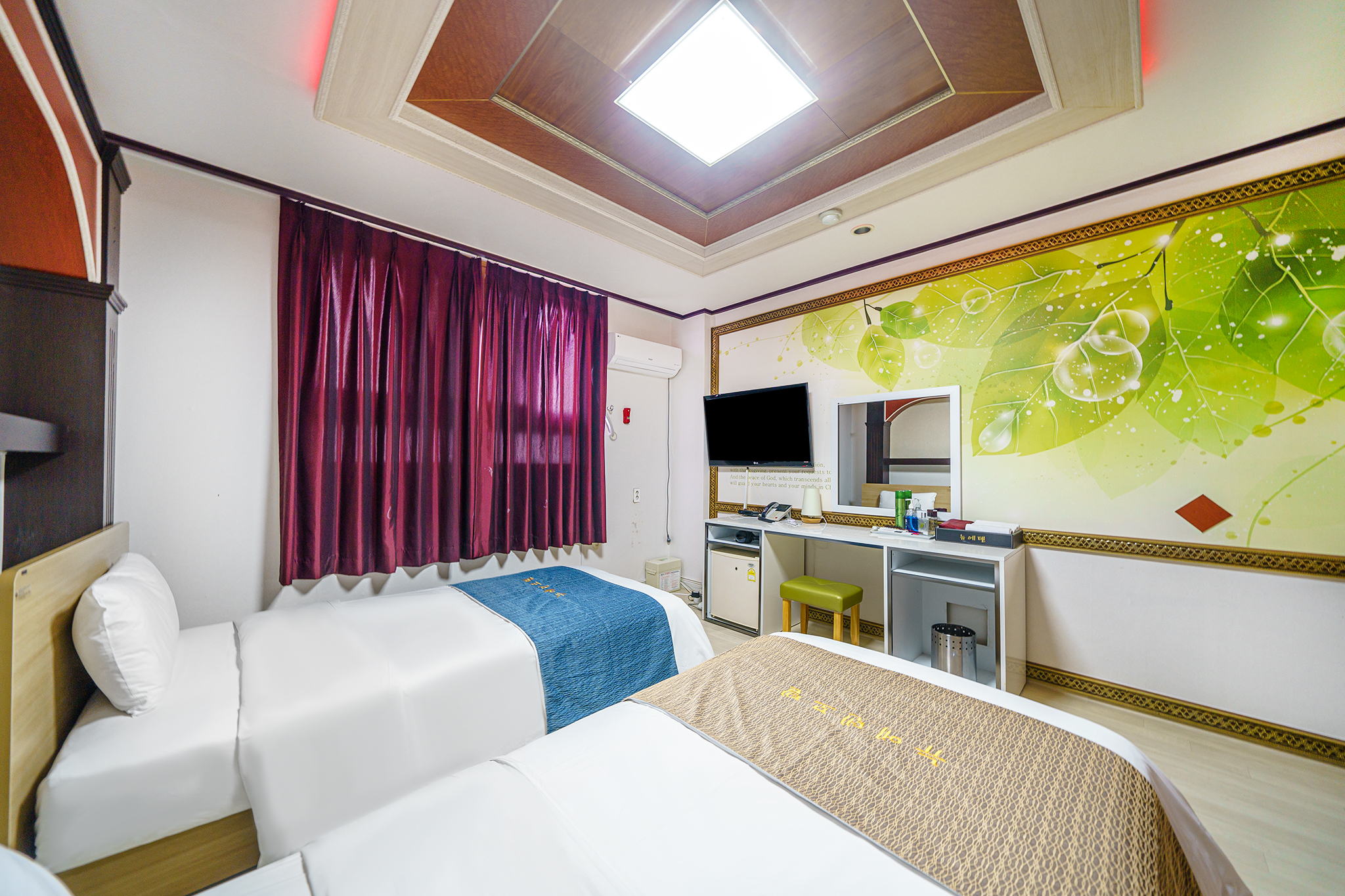 room detail thumbnail 2