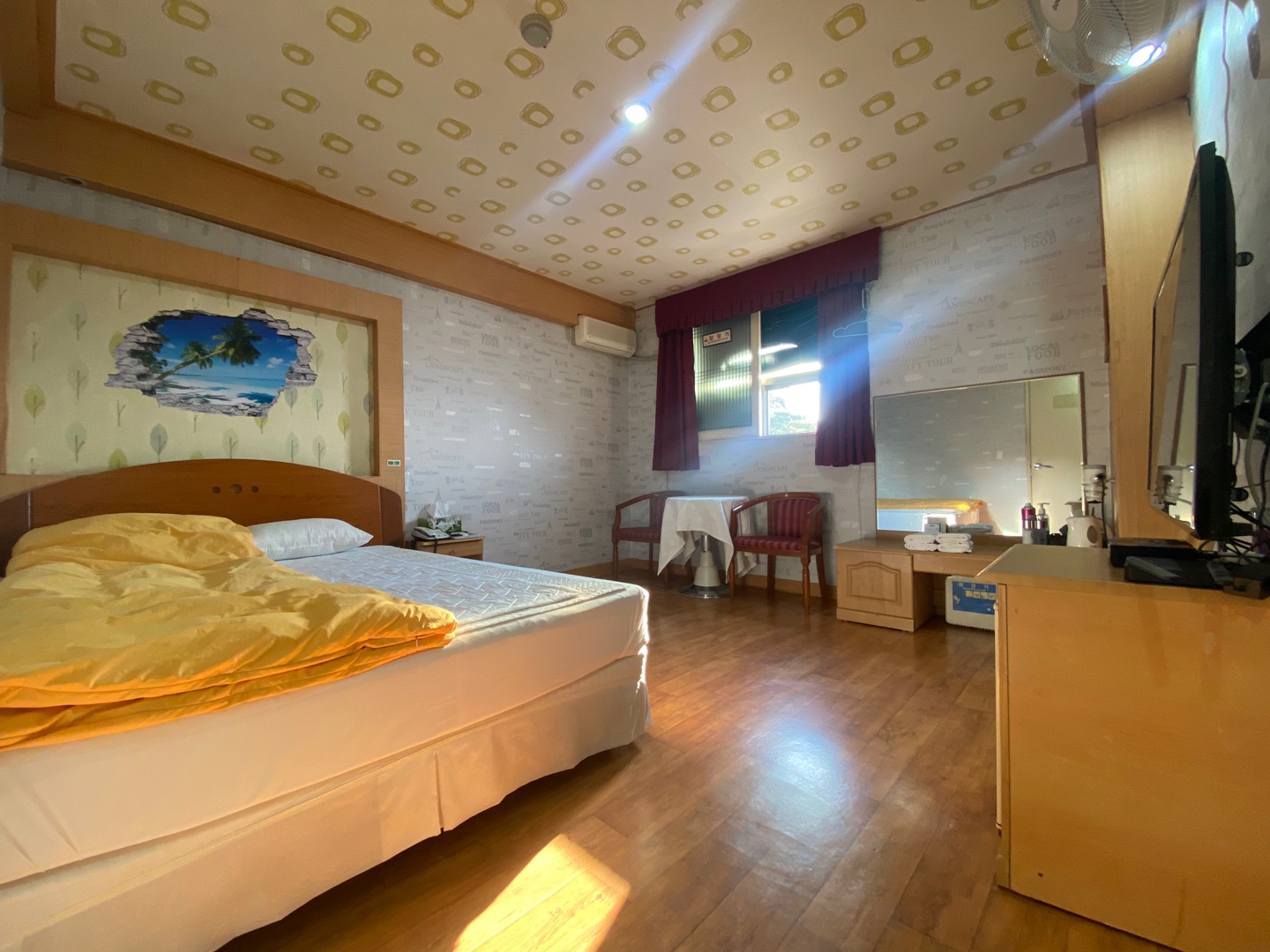 room detail thumbnail 0