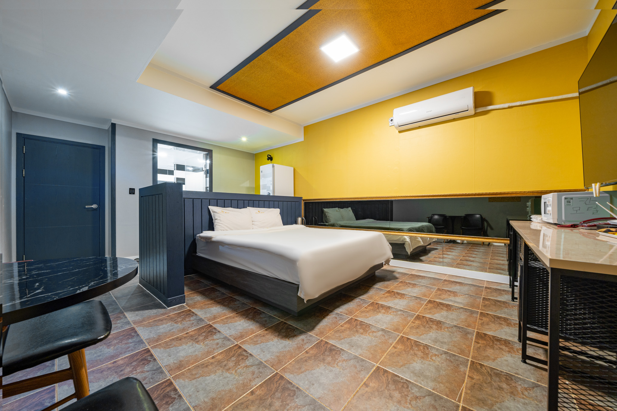 room detail thumbnail 1