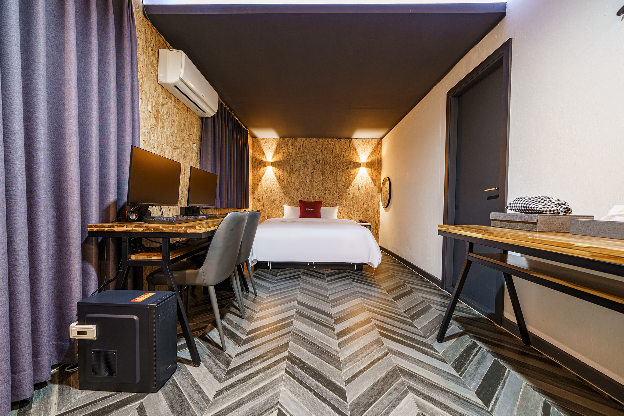 room detail thumbnail 0