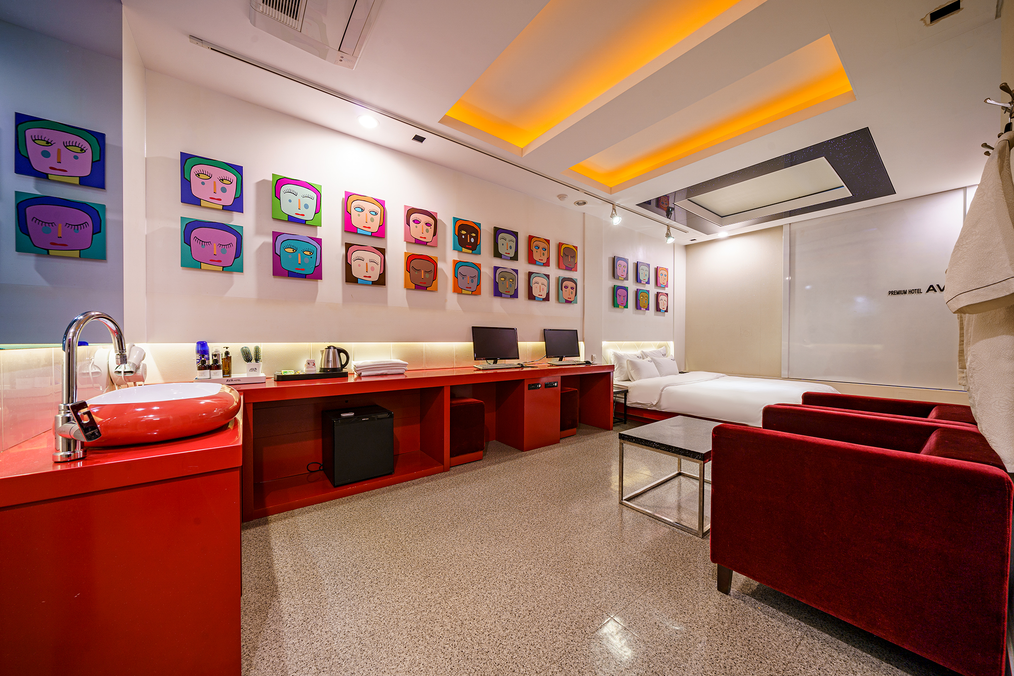 room detail thumbnail 1