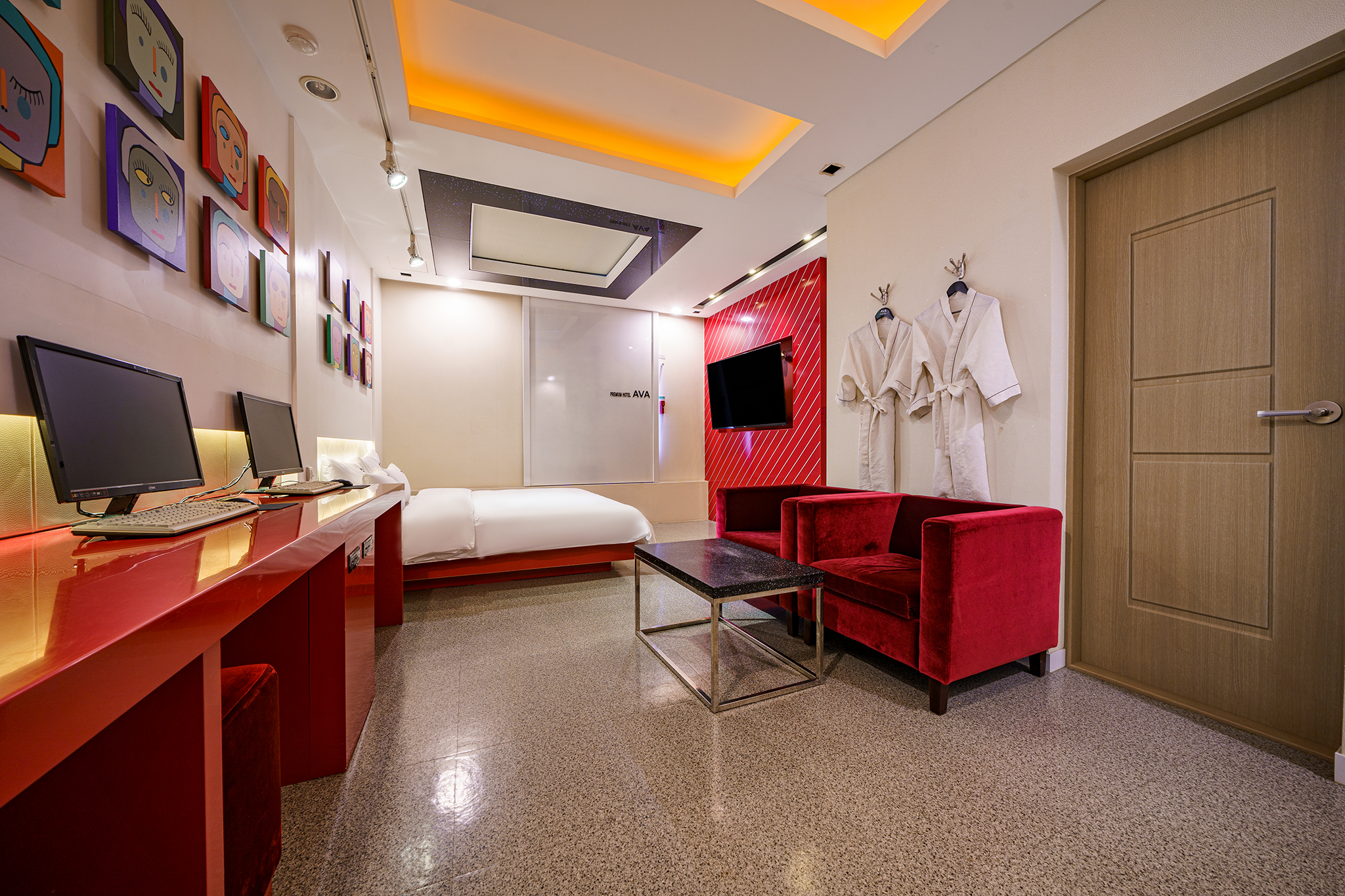 room detail thumbnail 2