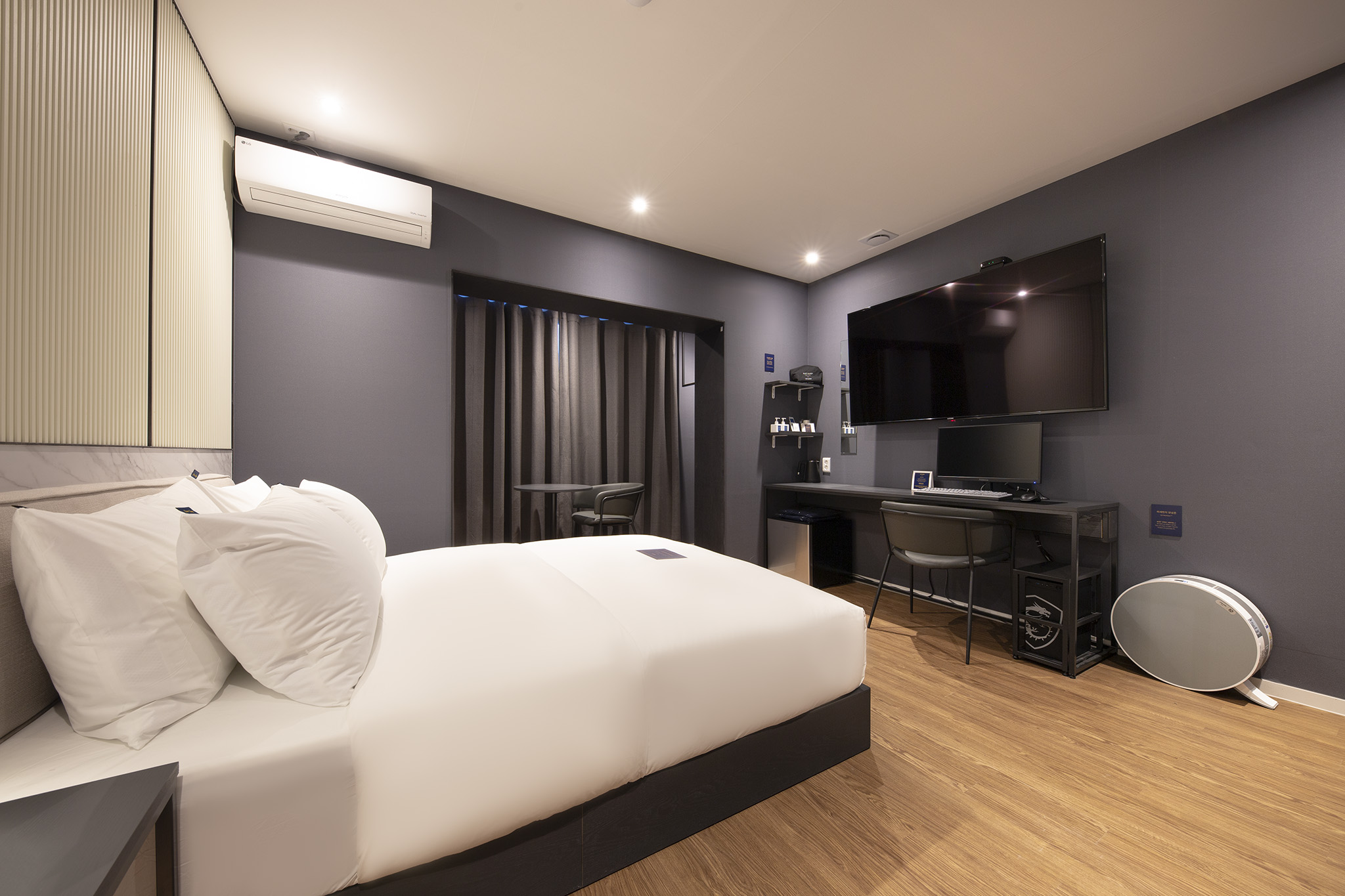 room detail thumbnail 2