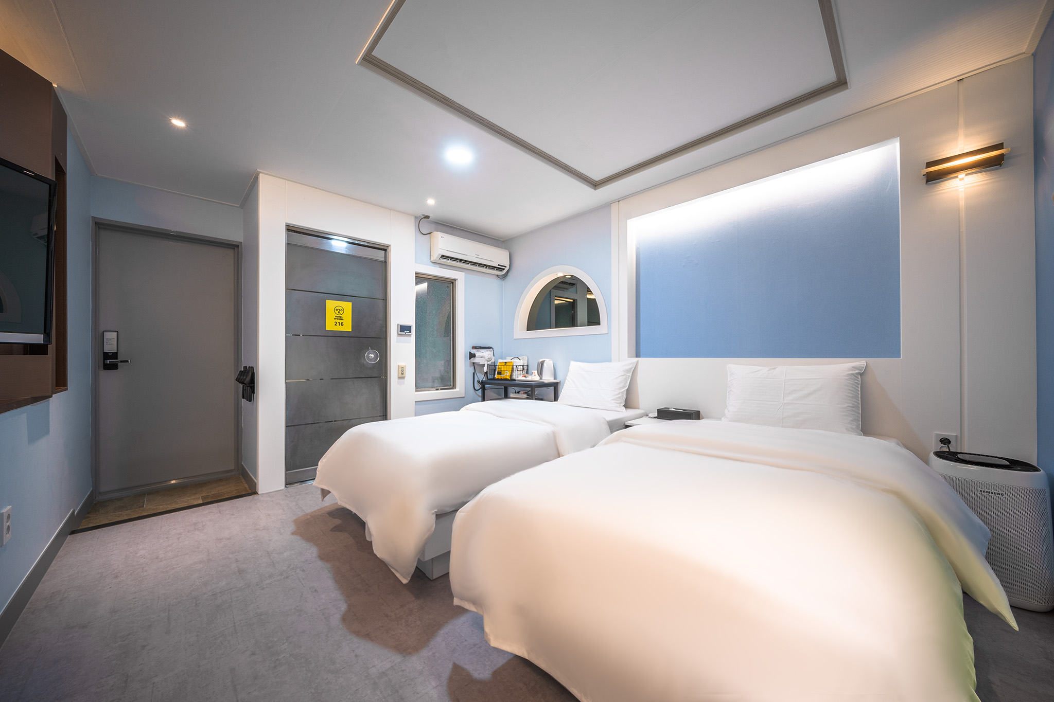 room detail thumbnail 2