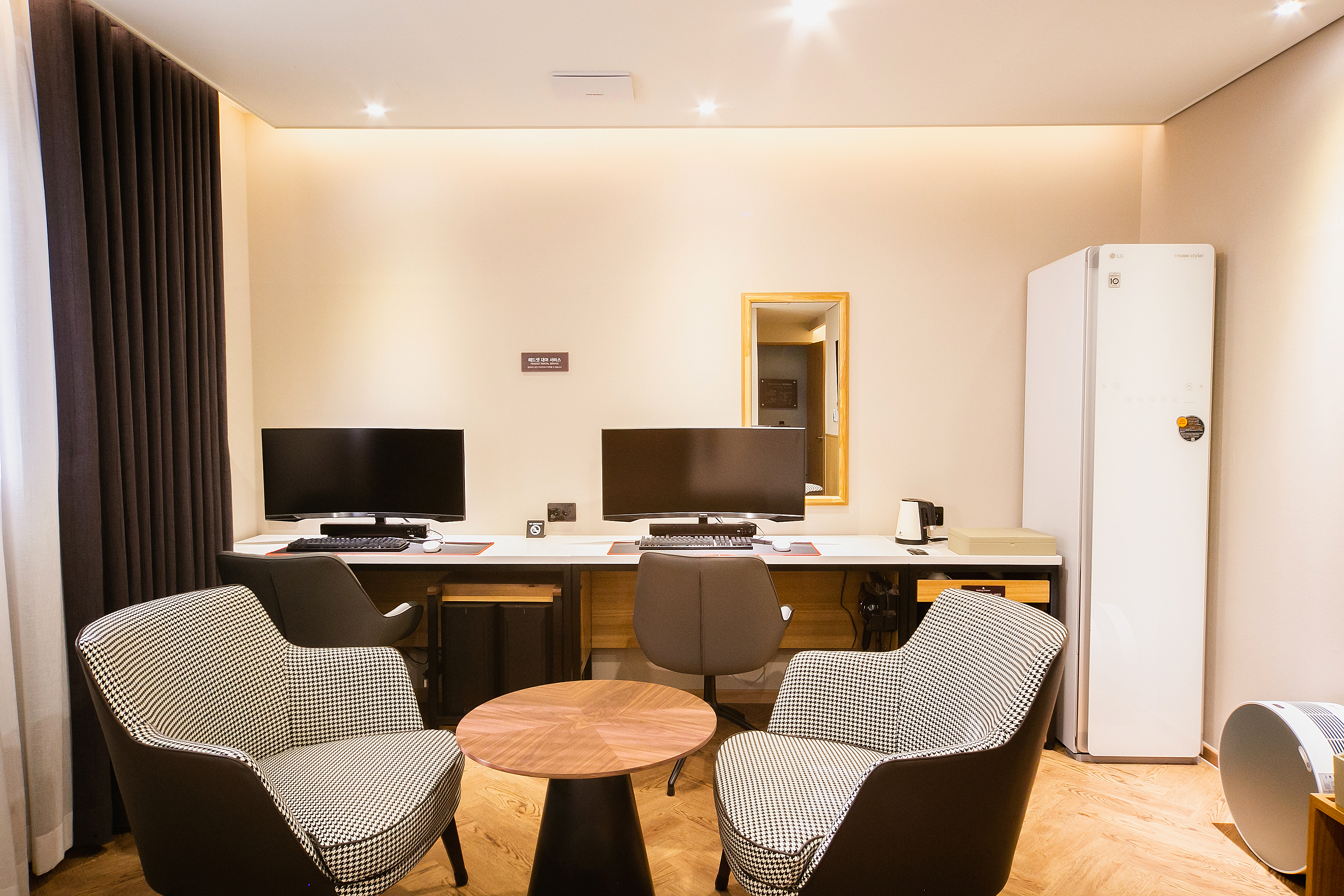 room detail thumbnail 1