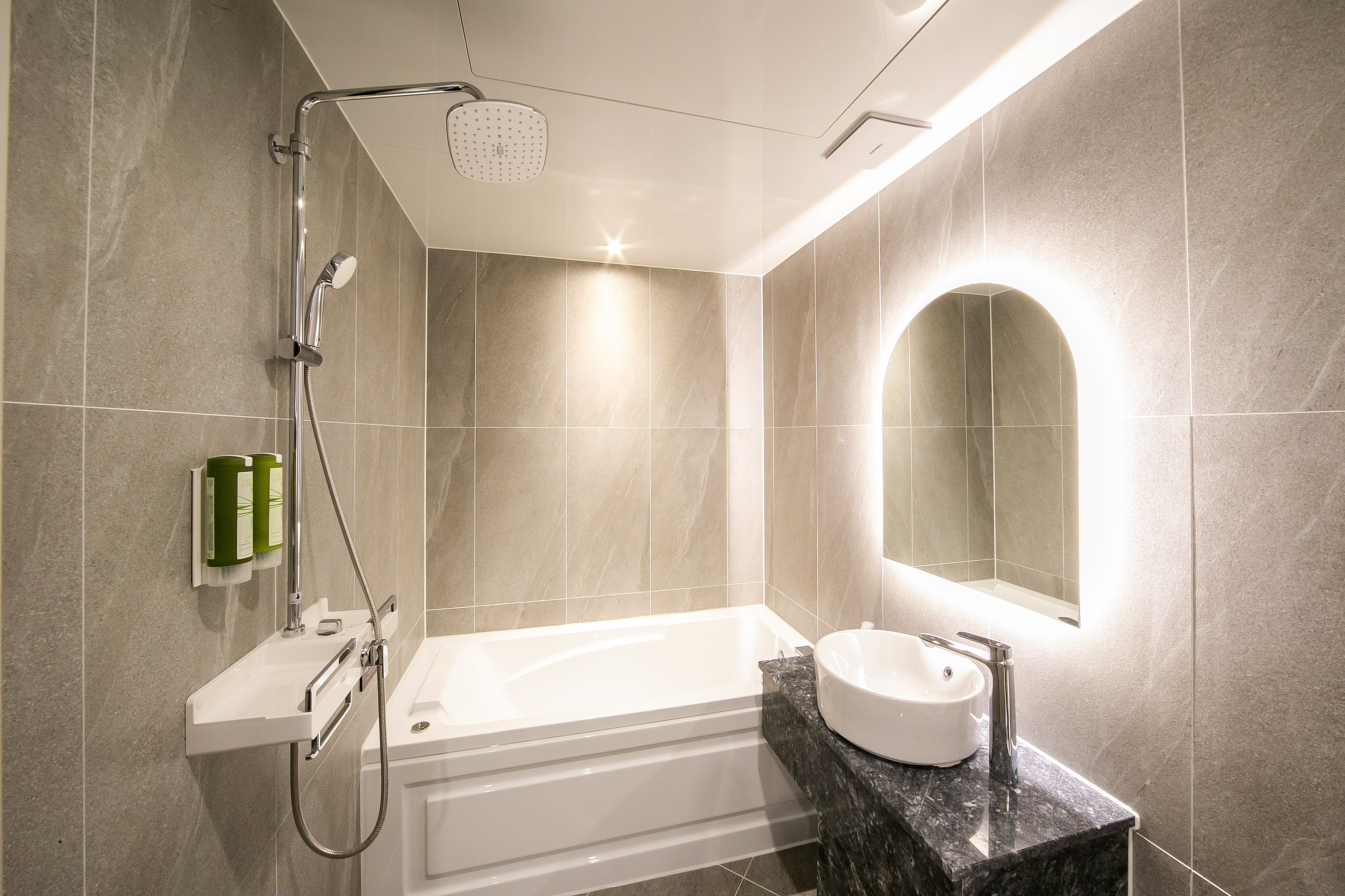 room detail thumbnail 2