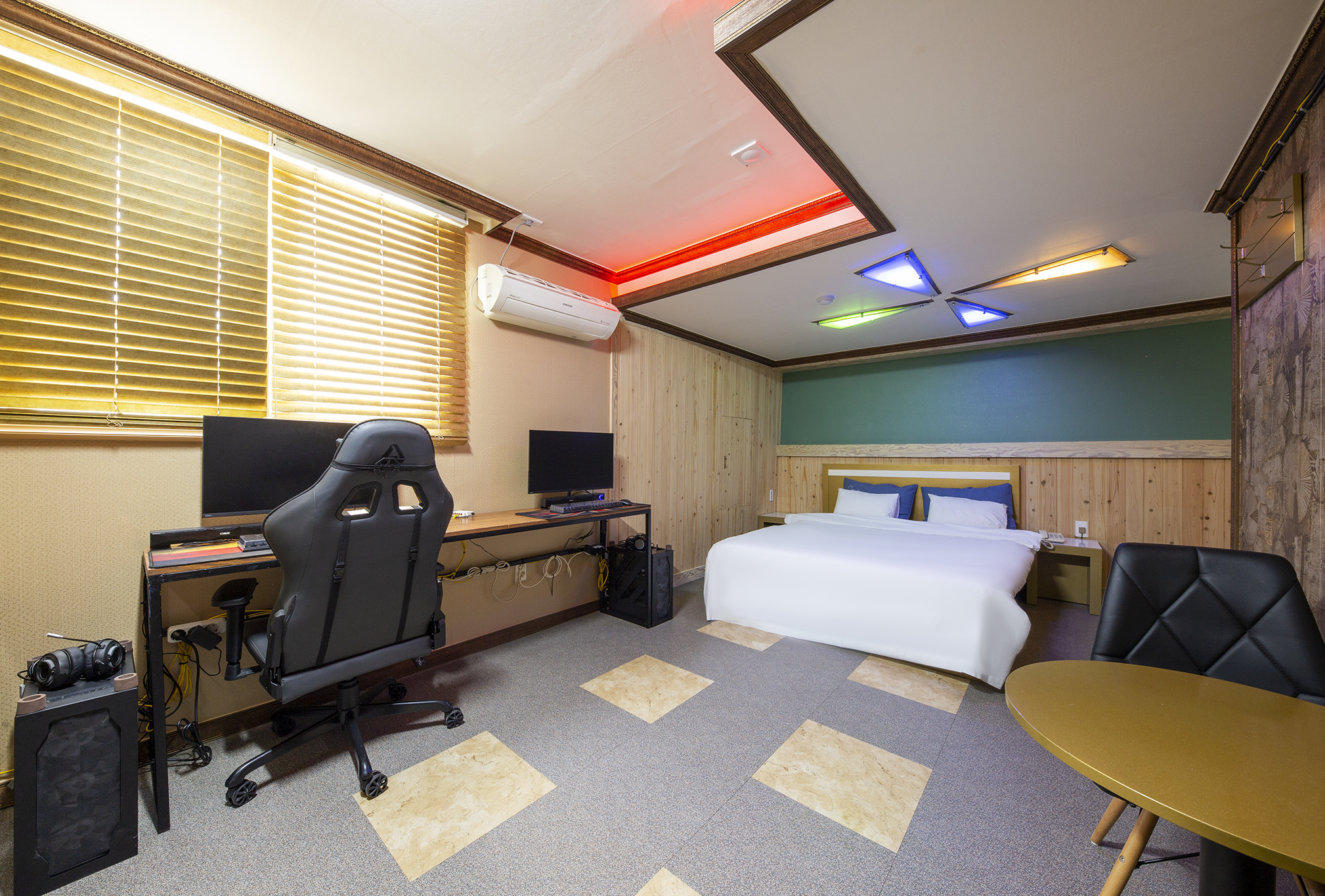 room detail thumbnail 0