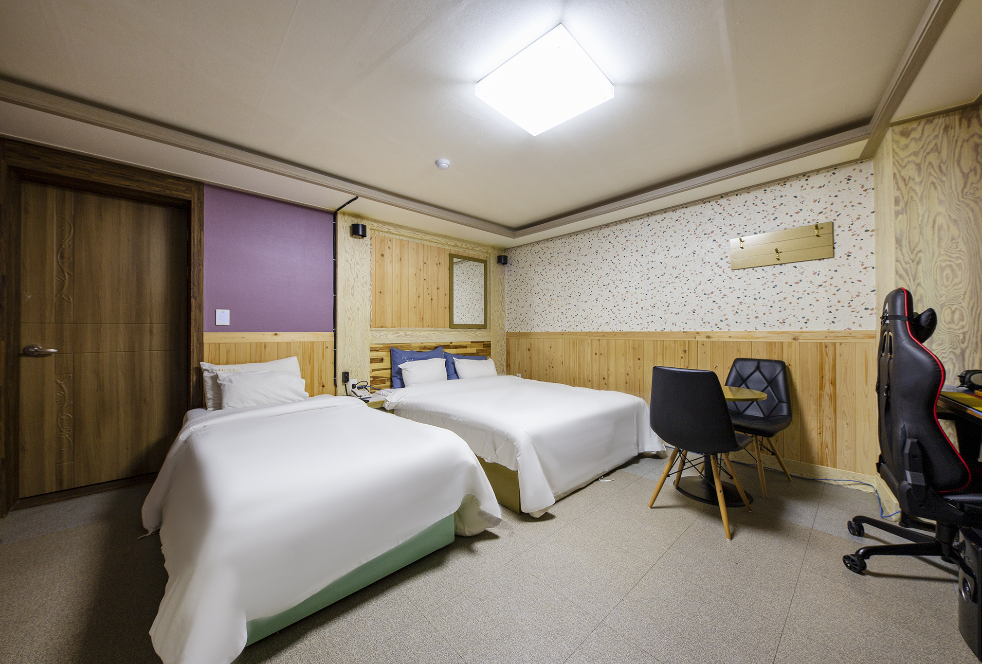 room detail thumbnail 2