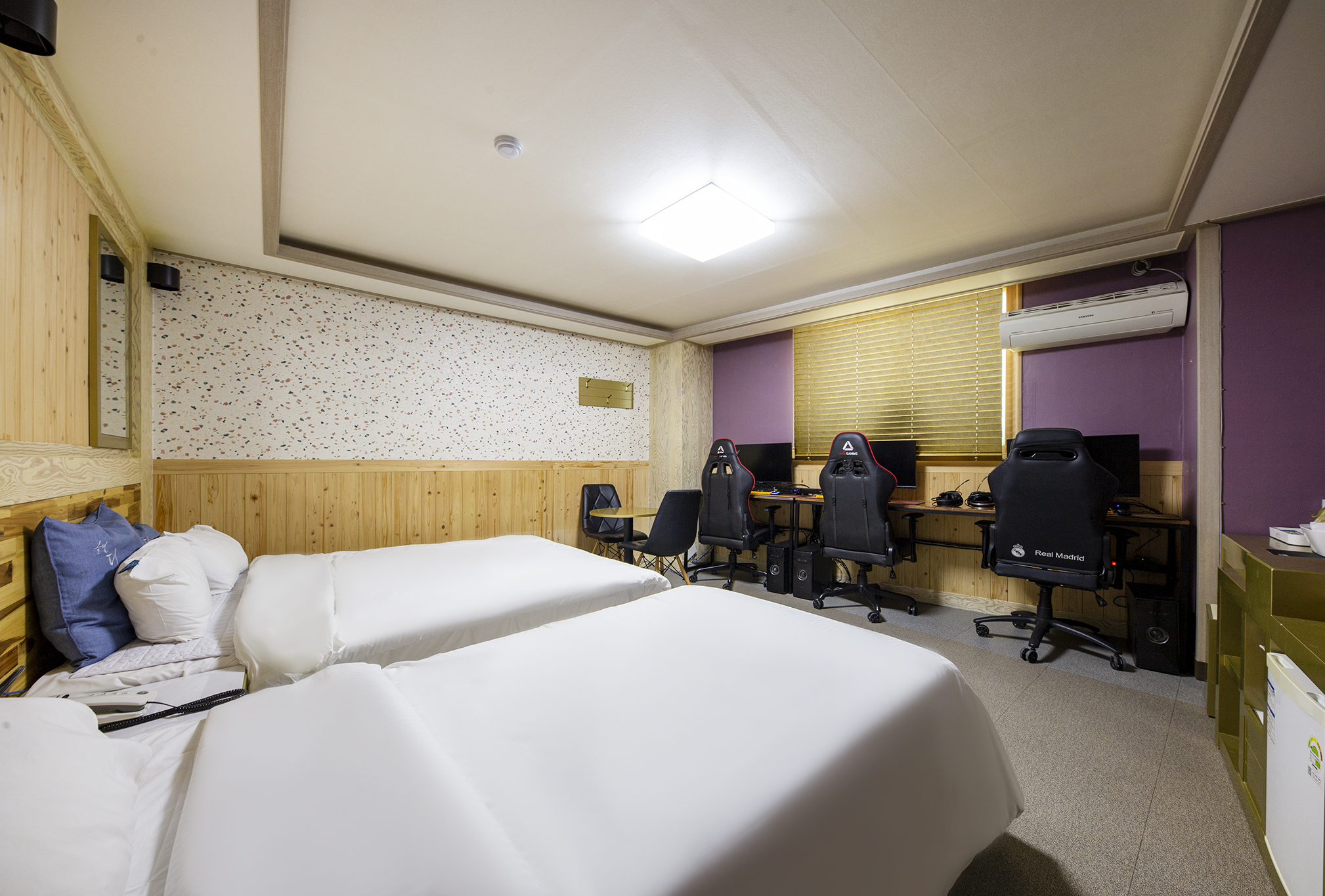 room detail thumbnail 1