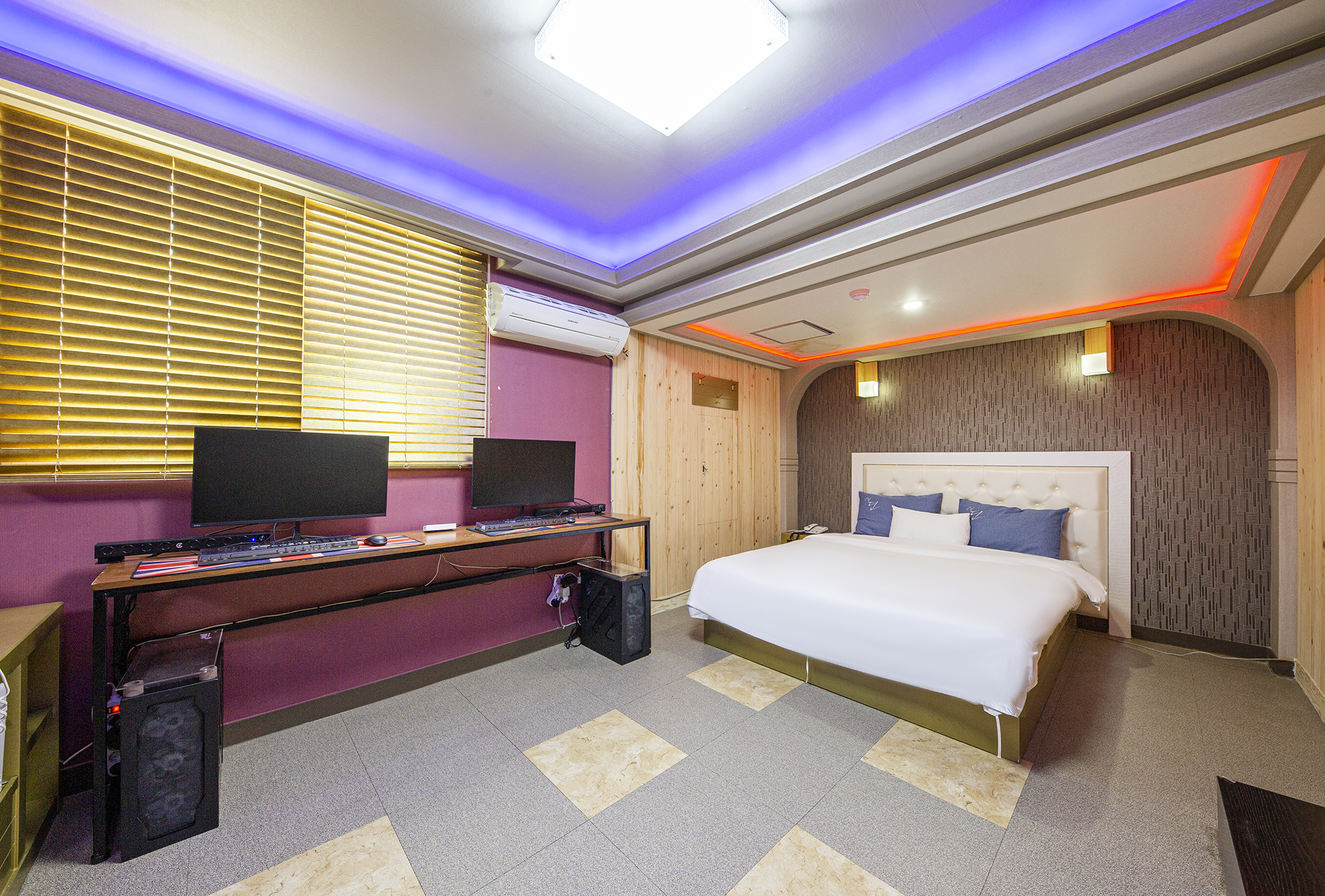 room detail thumbnail 0