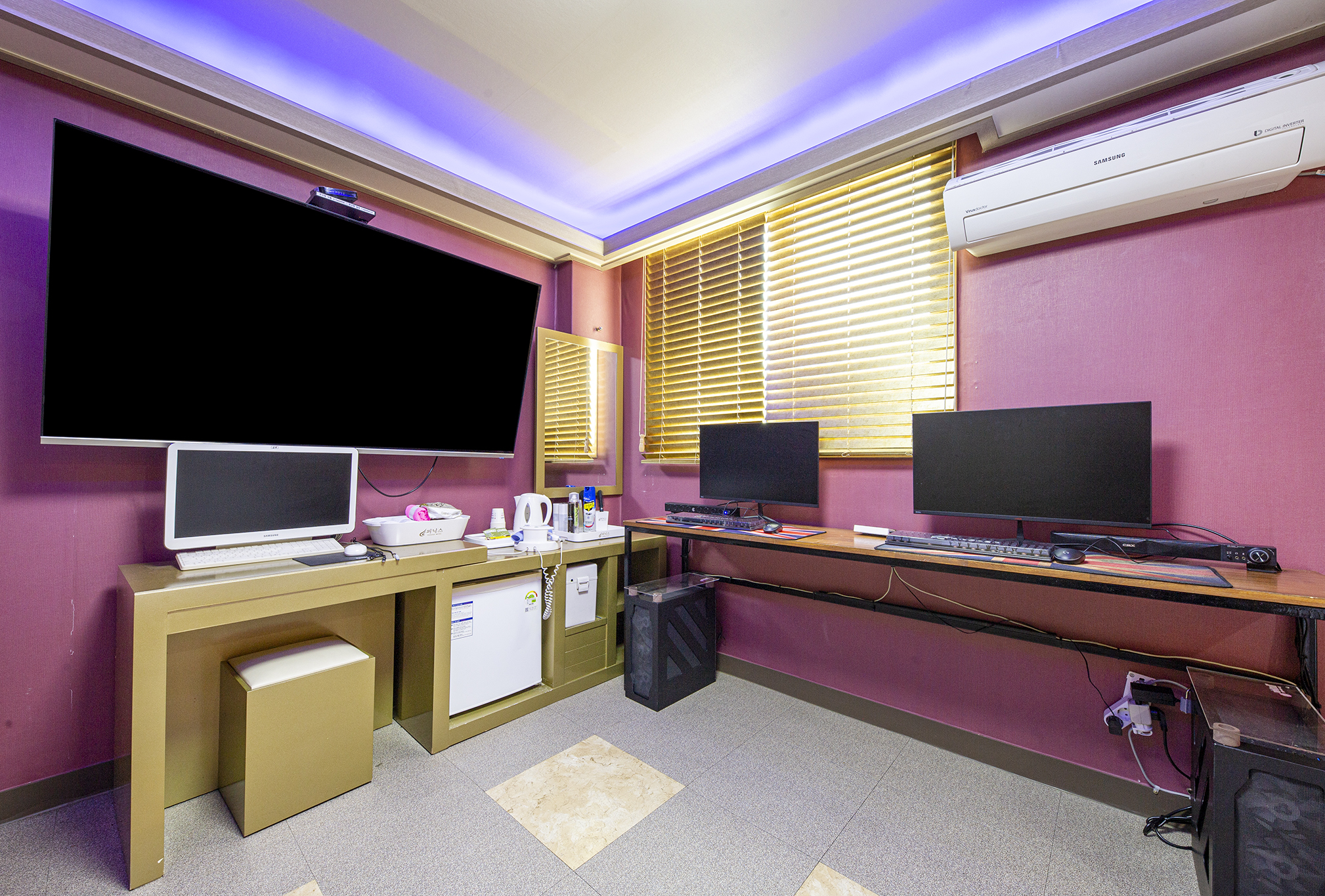 room detail thumbnail 2