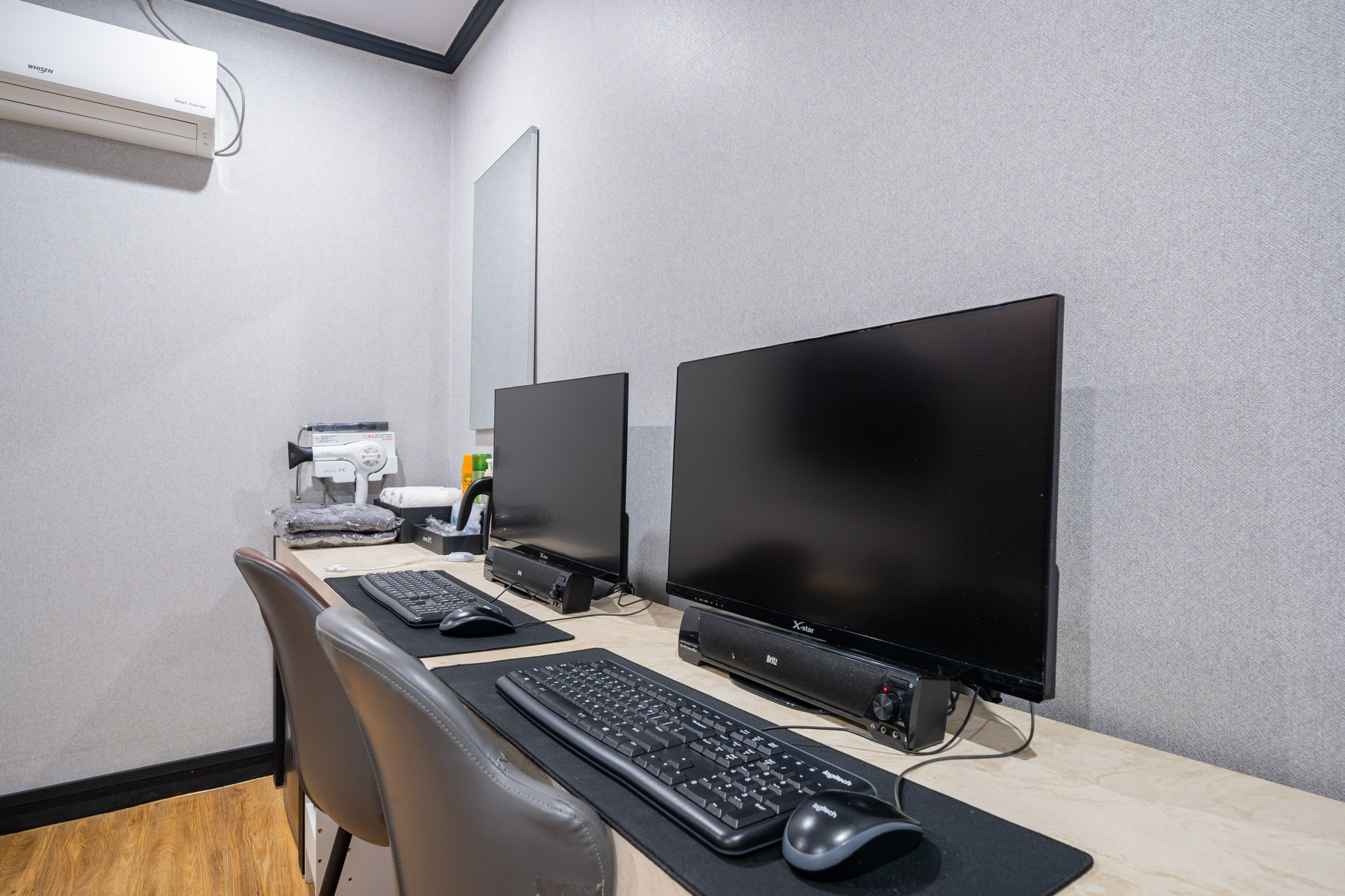 room detail thumbnail 1