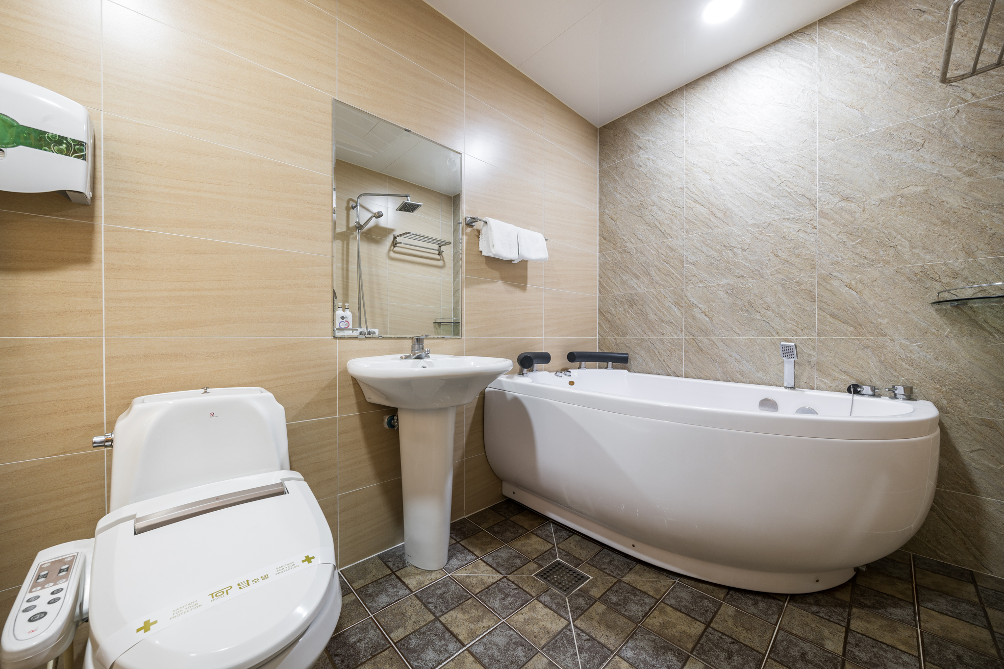 room detail thumbnail 2