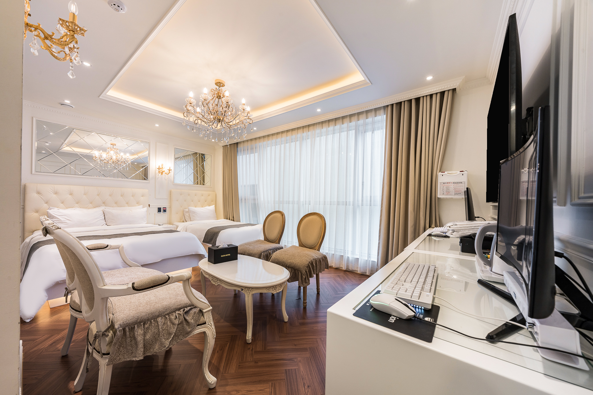 room detail thumbnail 2